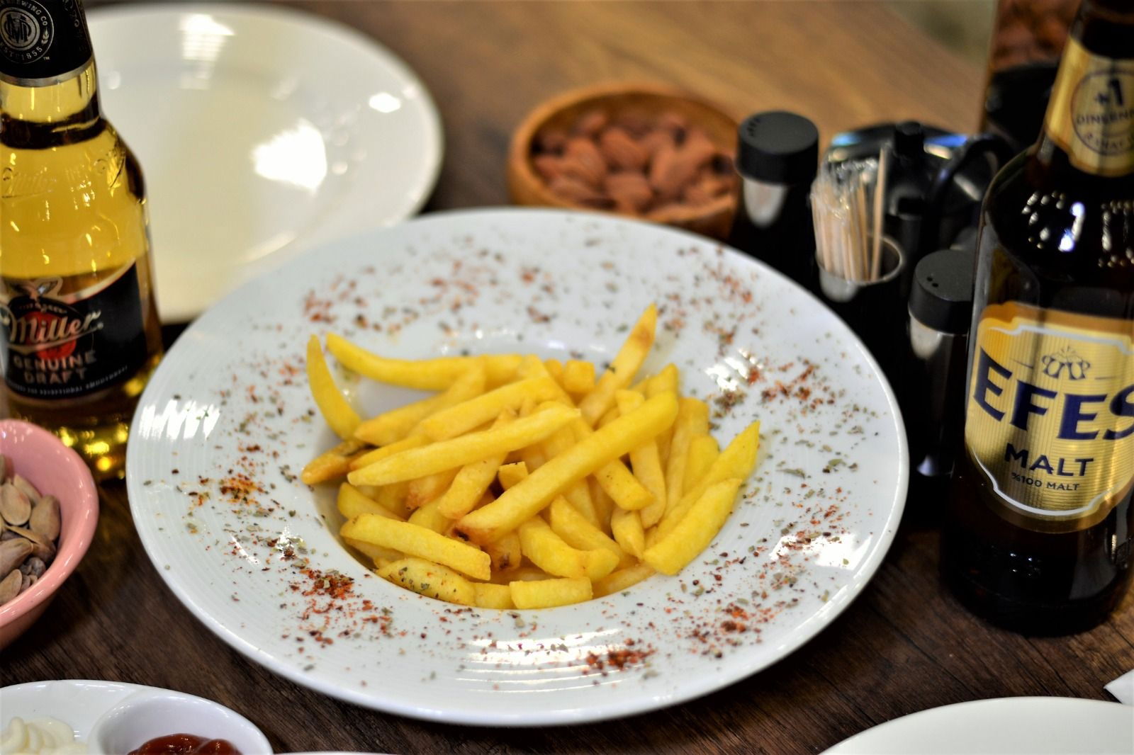 Lale Cafe & Restaurant