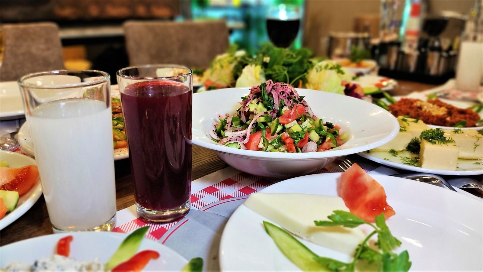 Lale Cafe & Restaurant