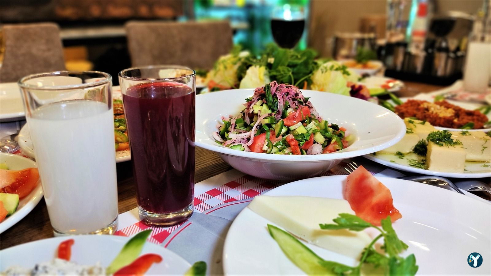 Lale Cafe & Restaurant