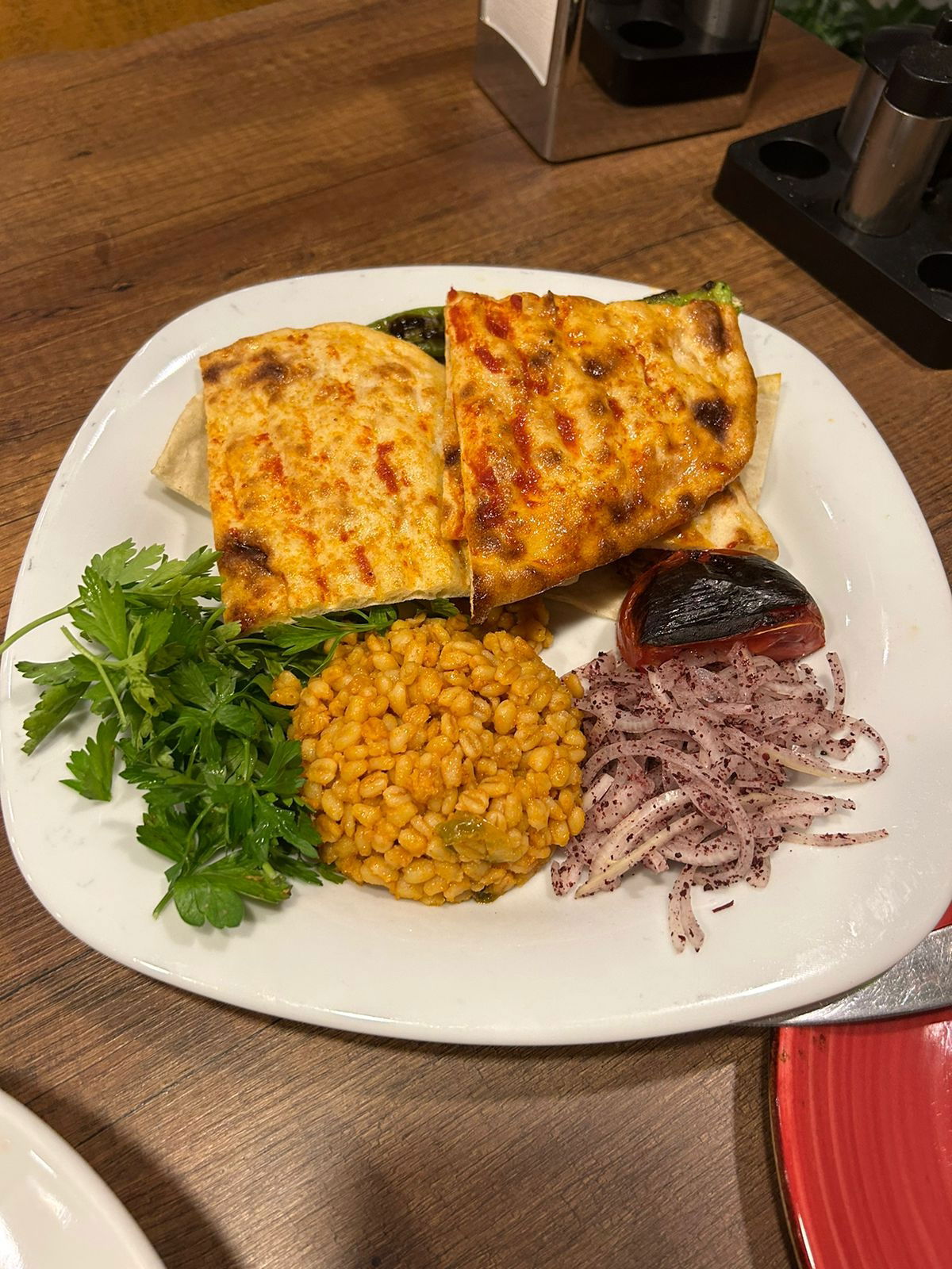 Lale Cafe & Restaurant