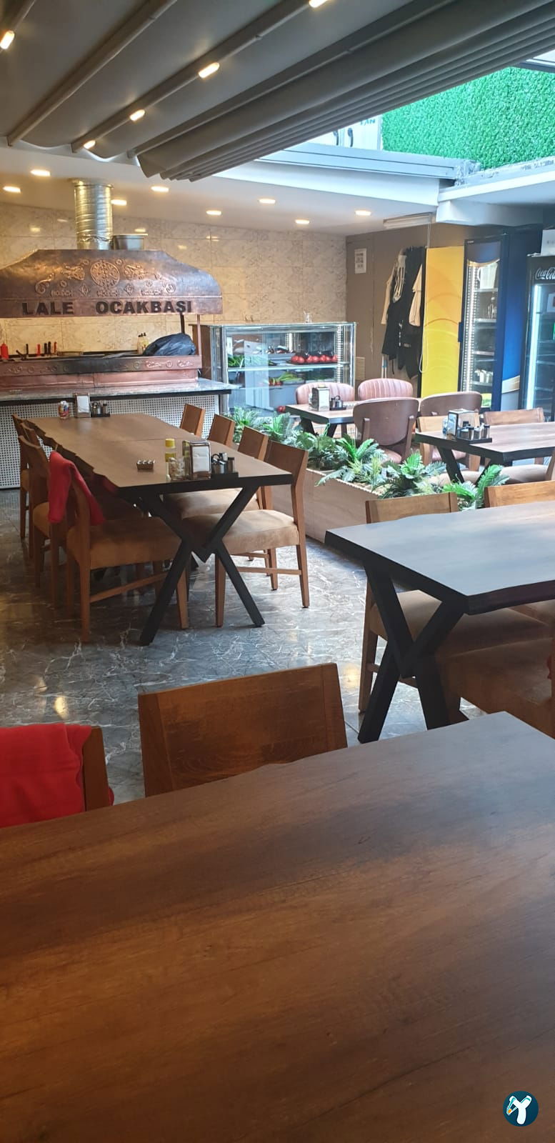 Lale Cafe & Restaurant