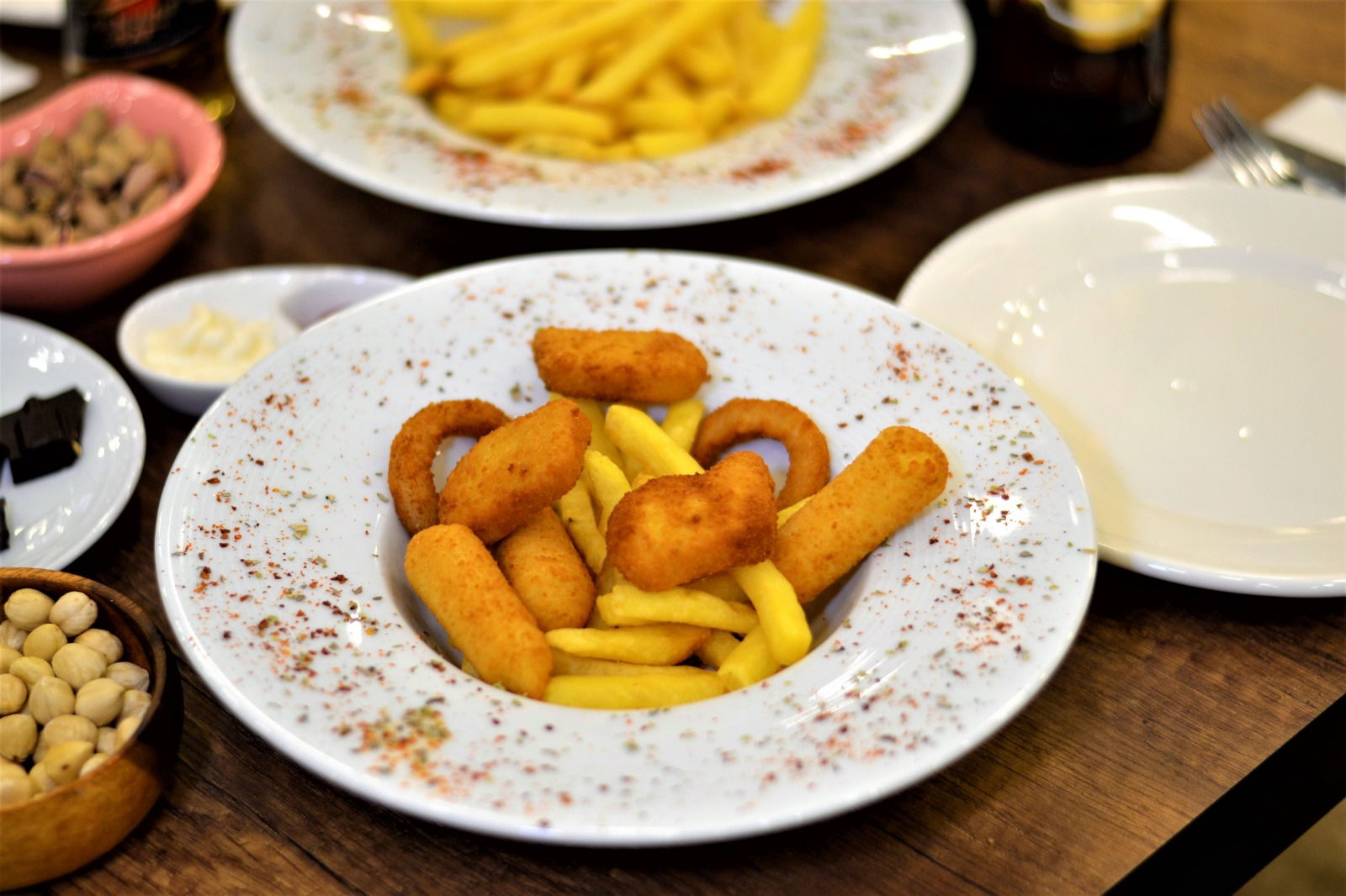 Lale Cafe & Restaurant