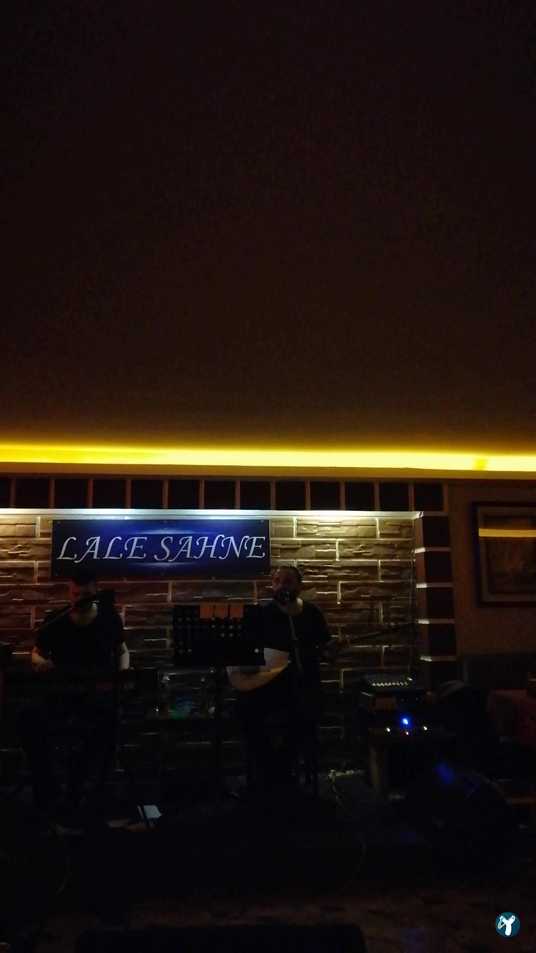 Lale Cafe & Restaurant