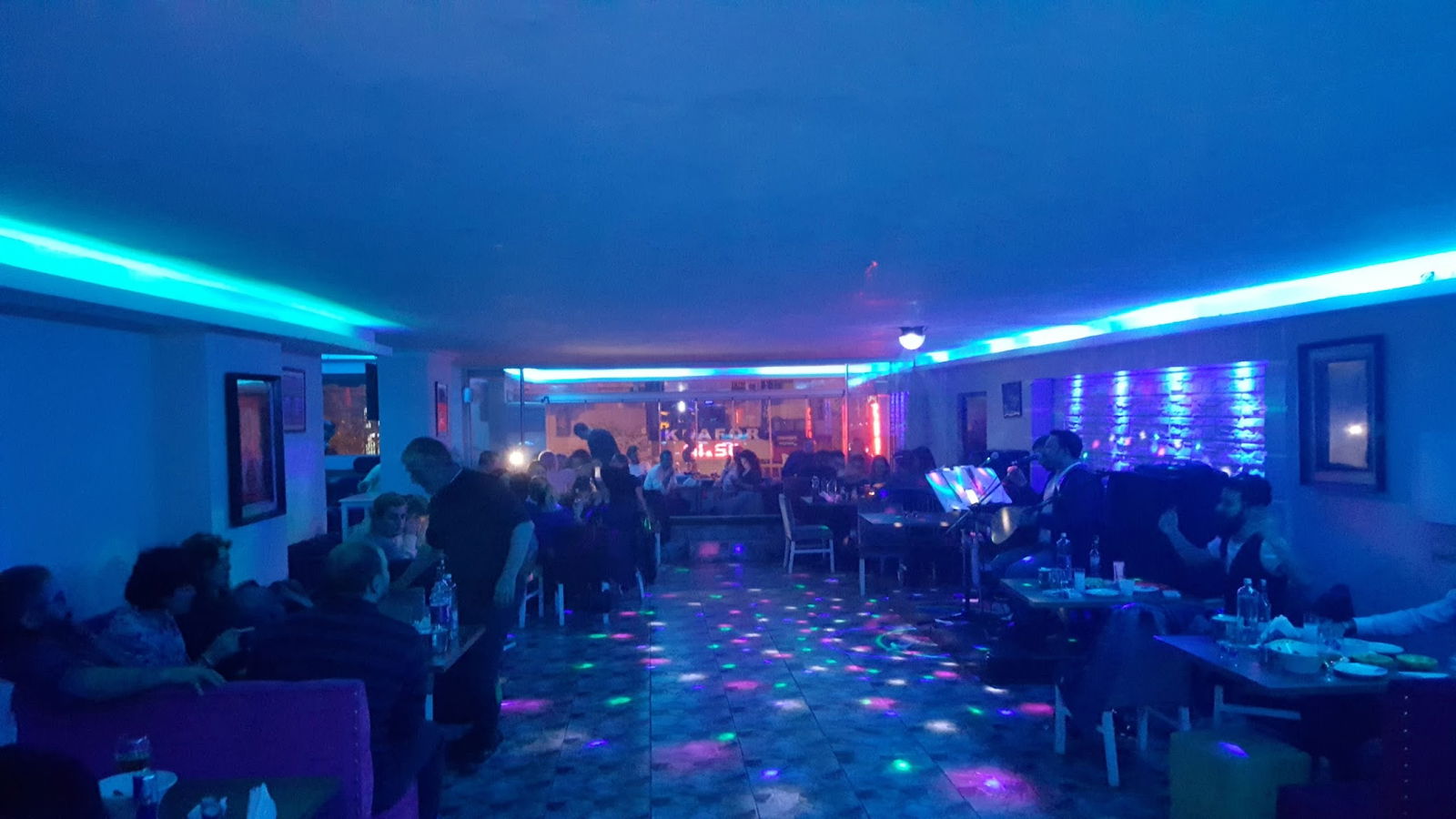 Lale Cafe & Restaurant