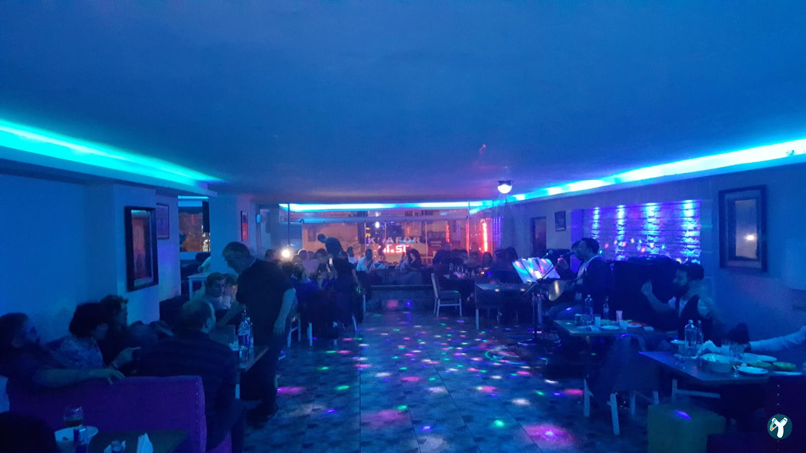 Lale Cafe & Restaurant