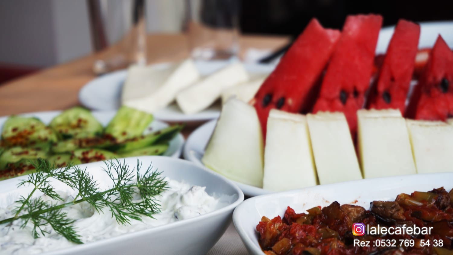 Lale Cafe & Restaurant