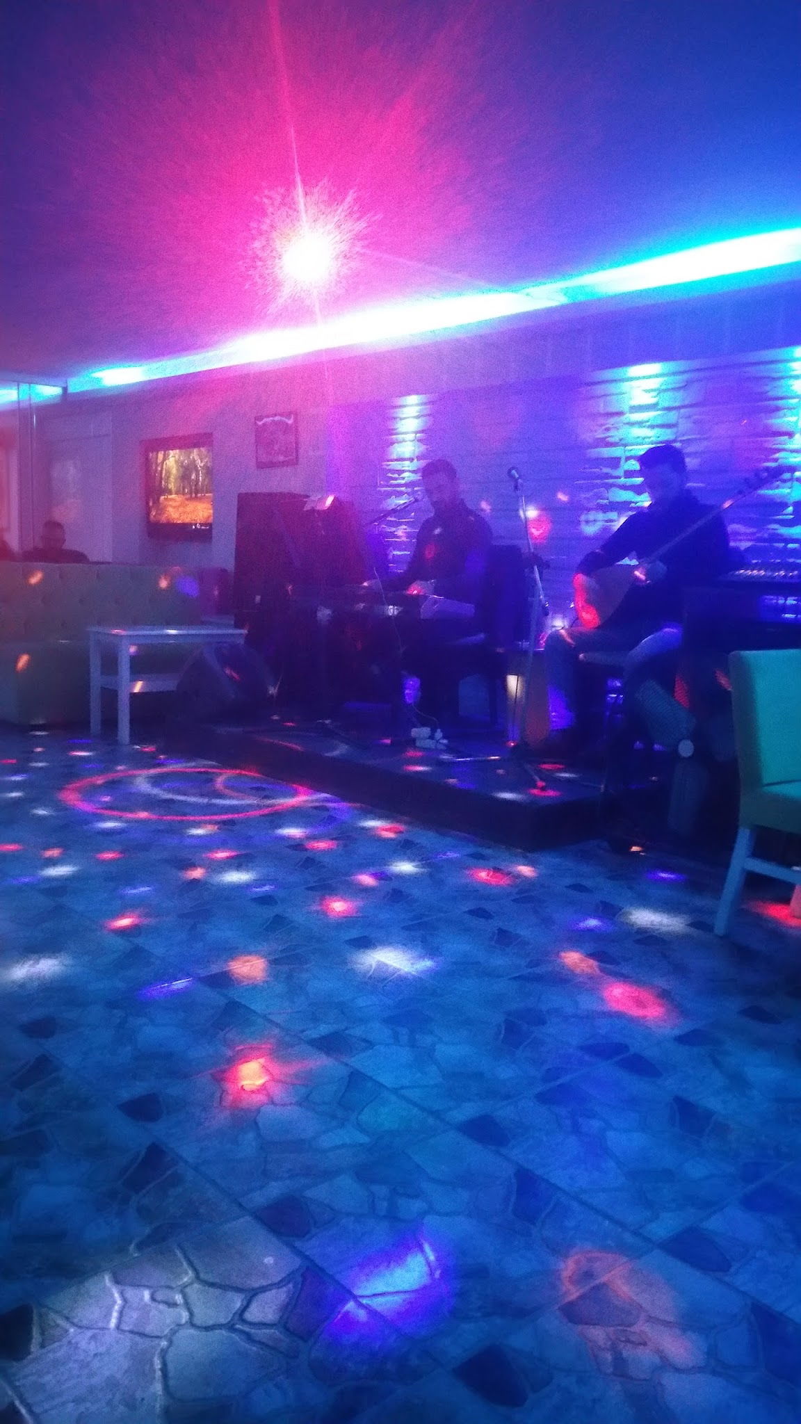 Lale Cafe & Restaurant