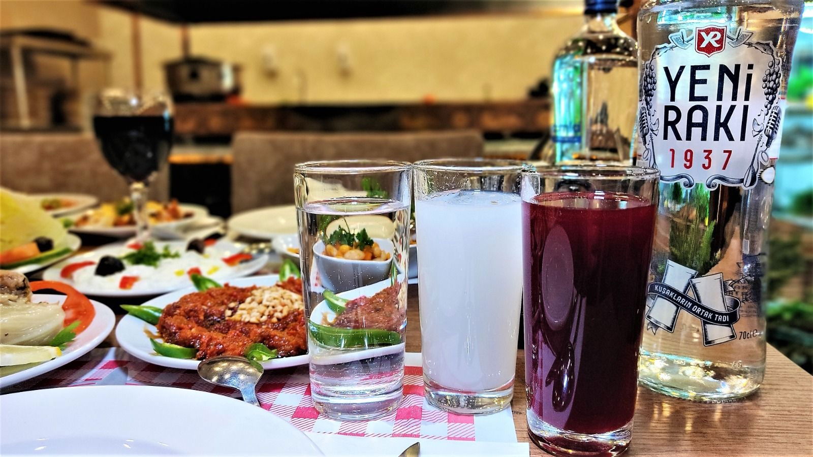 Lale Cafe & Restaurant