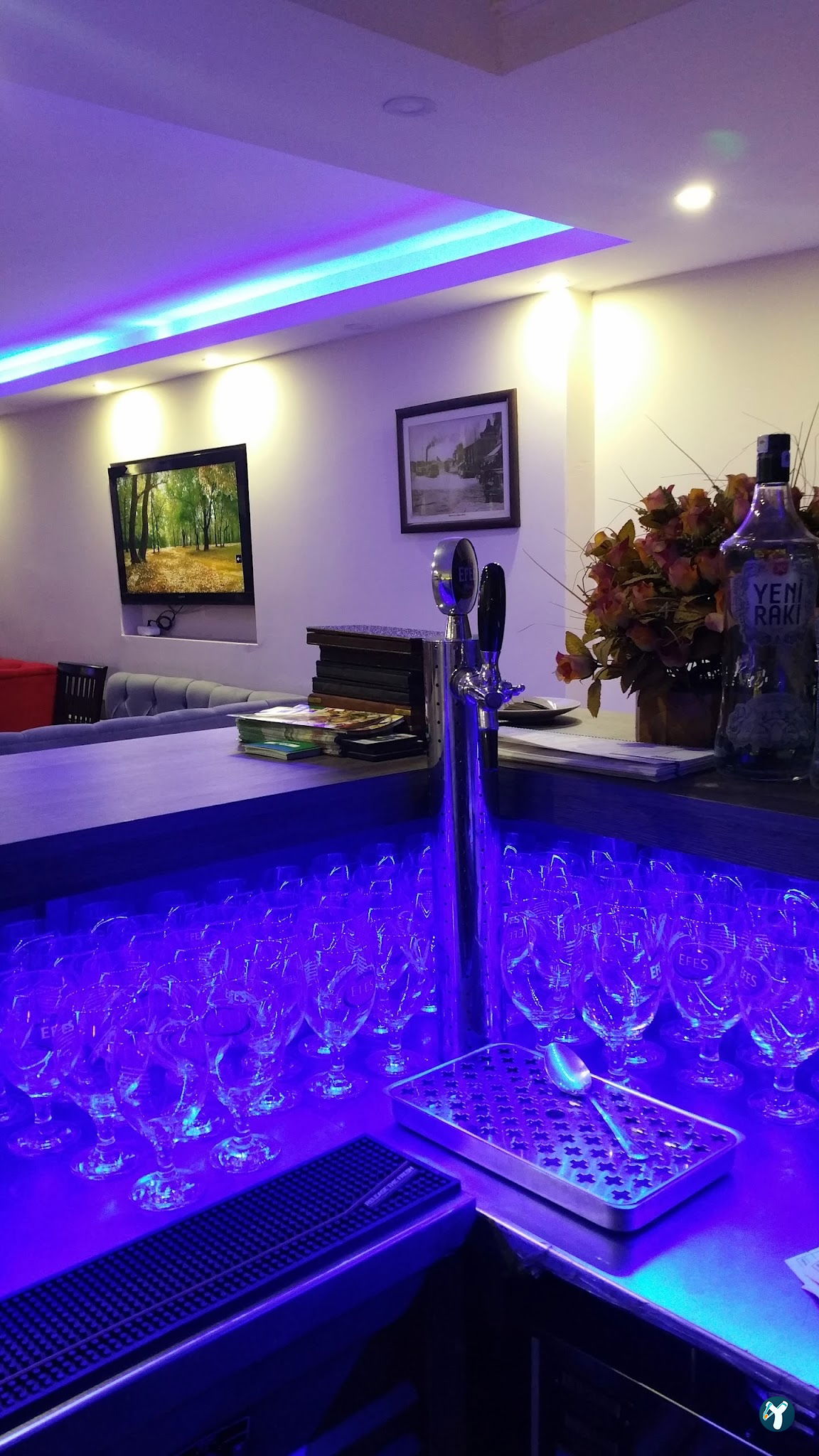 Lale Cafe & Restaurant