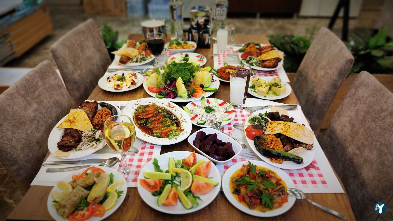 Lale Cafe & Restaurant
