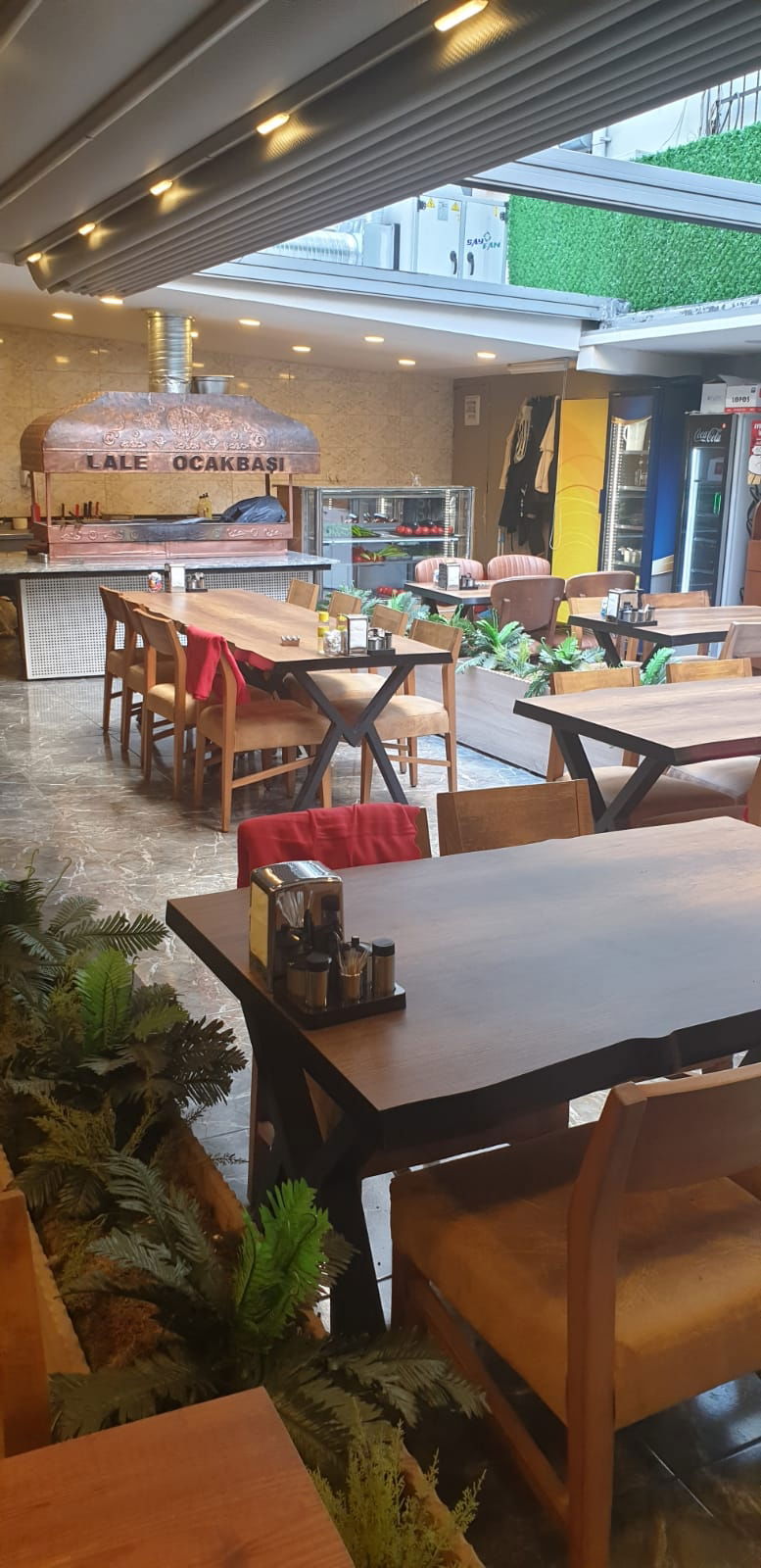 Lale Cafe & Restaurant