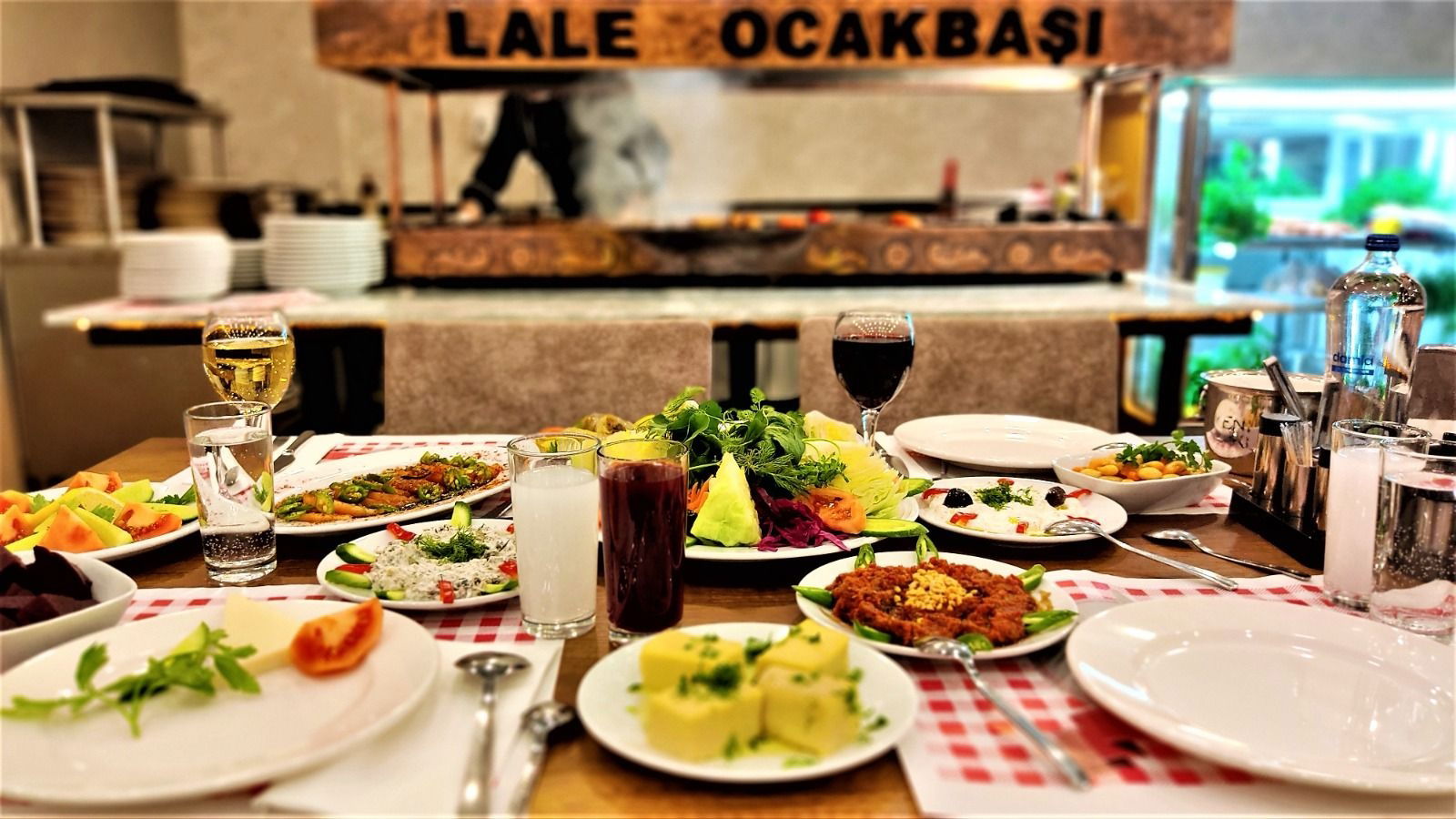 Lale Cafe & Restaurant