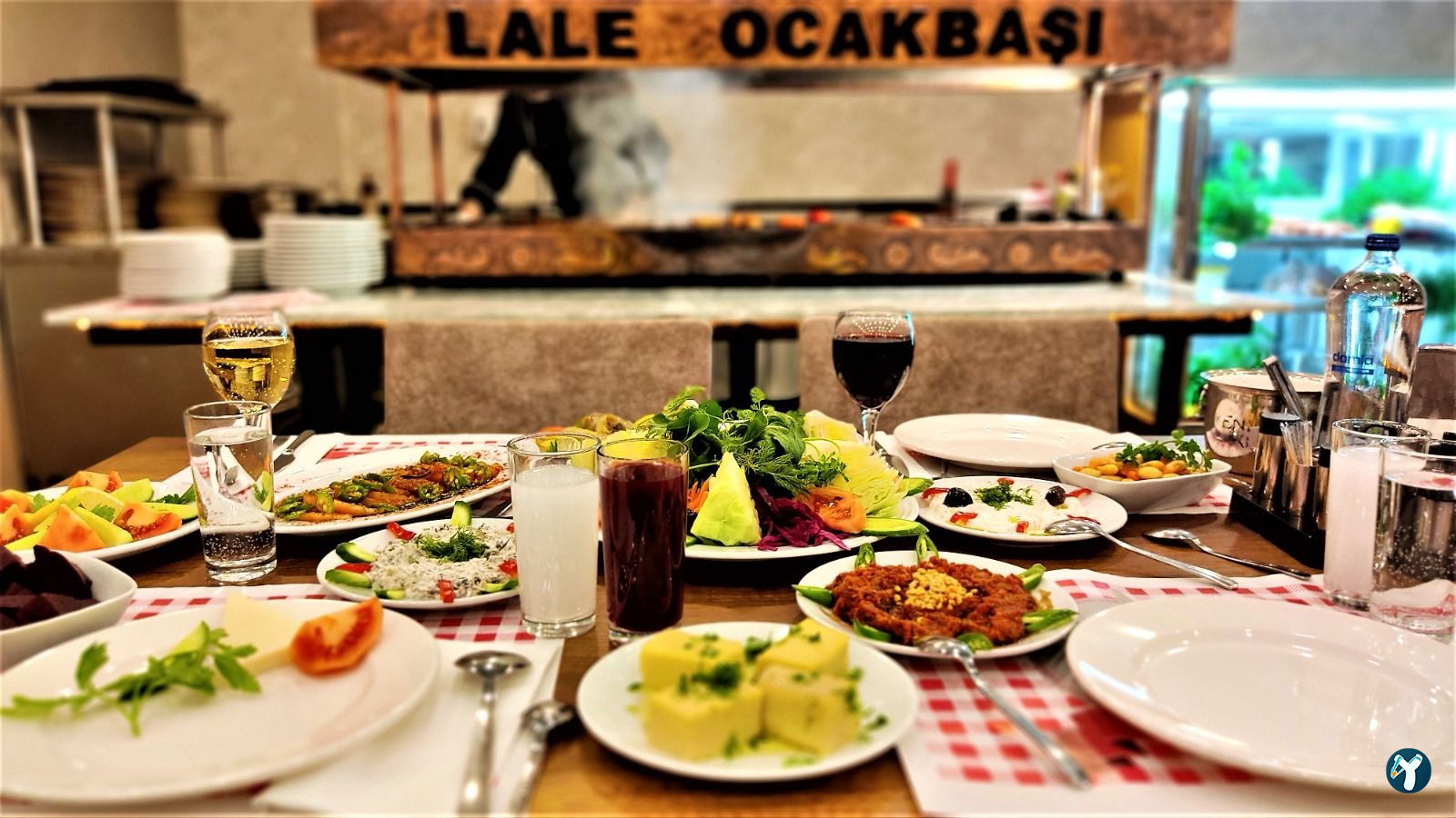 Lale Cafe & Restaurant