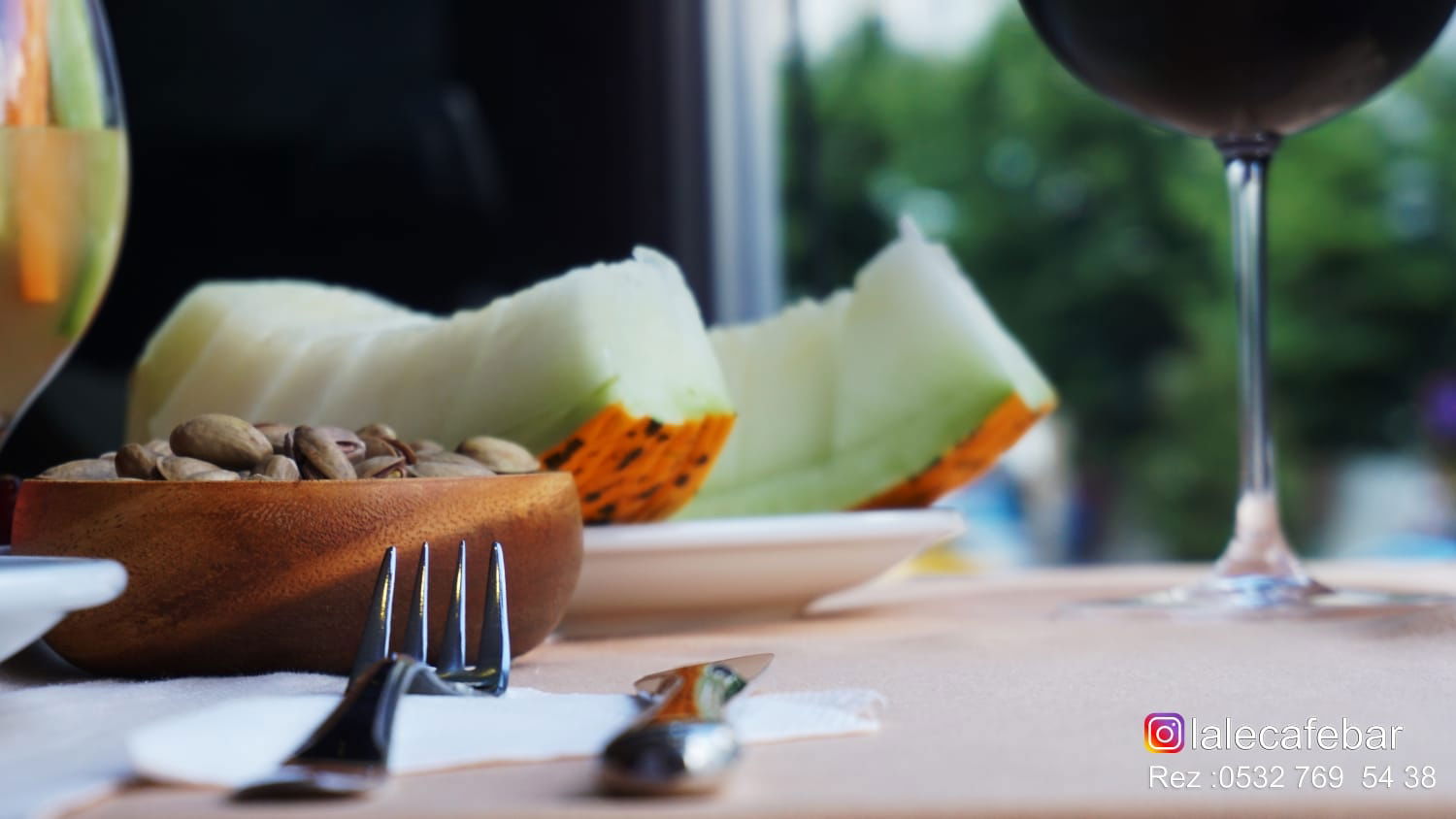 Lale Cafe & Restaurant