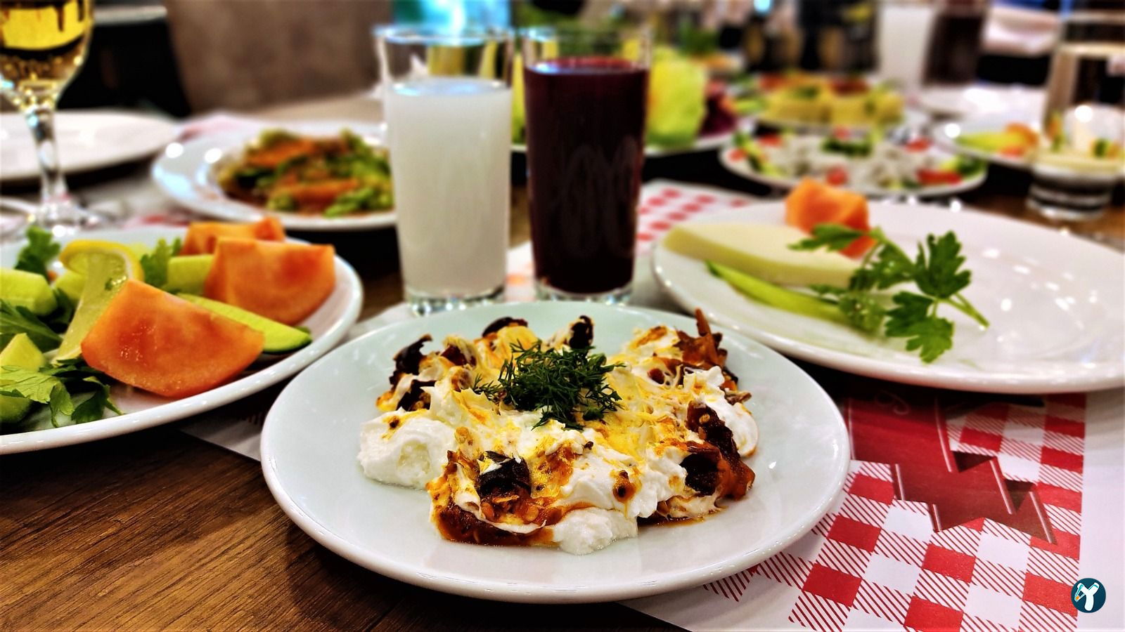 Lale Cafe & Restaurant