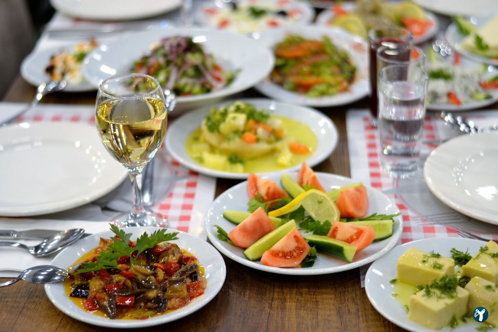 Lale Cafe & Restaurant