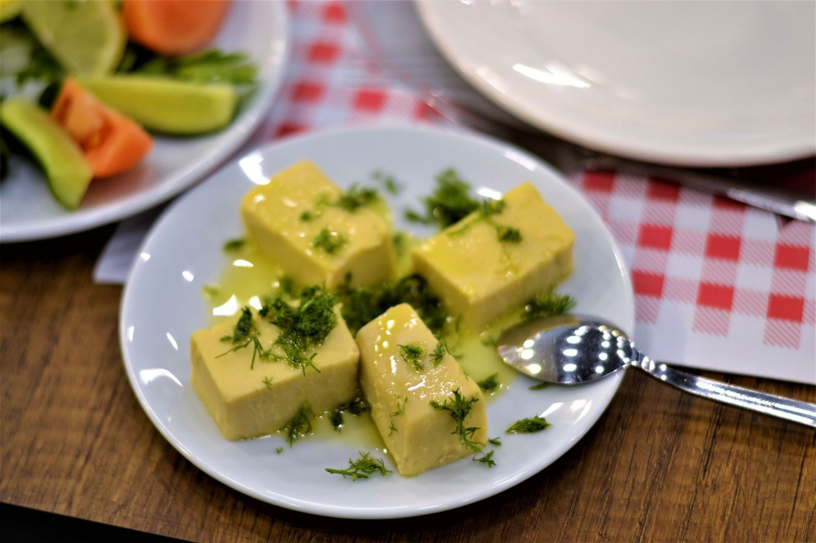 Lale Cafe & Restaurant