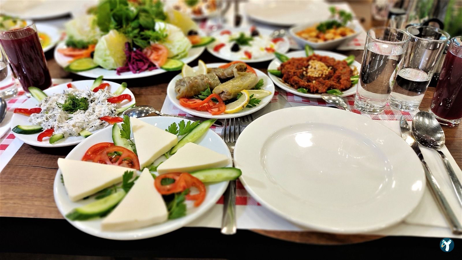 Lale Cafe & Restaurant