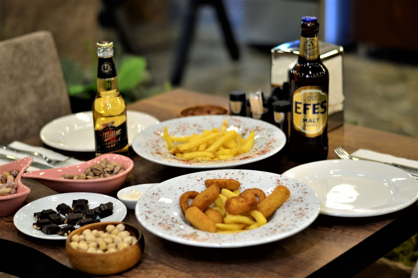 Lale Cafe & Restaurant