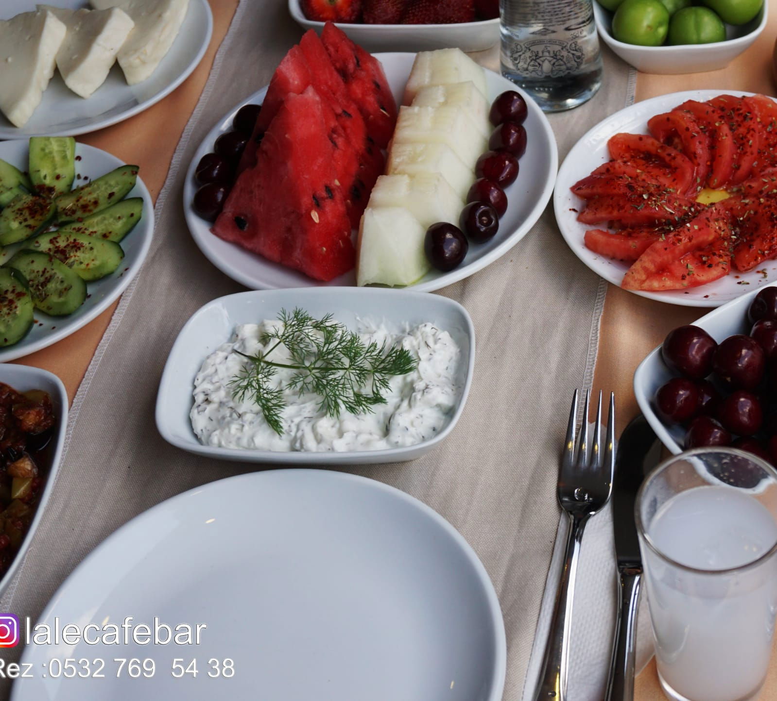 Lale Cafe & Restaurant