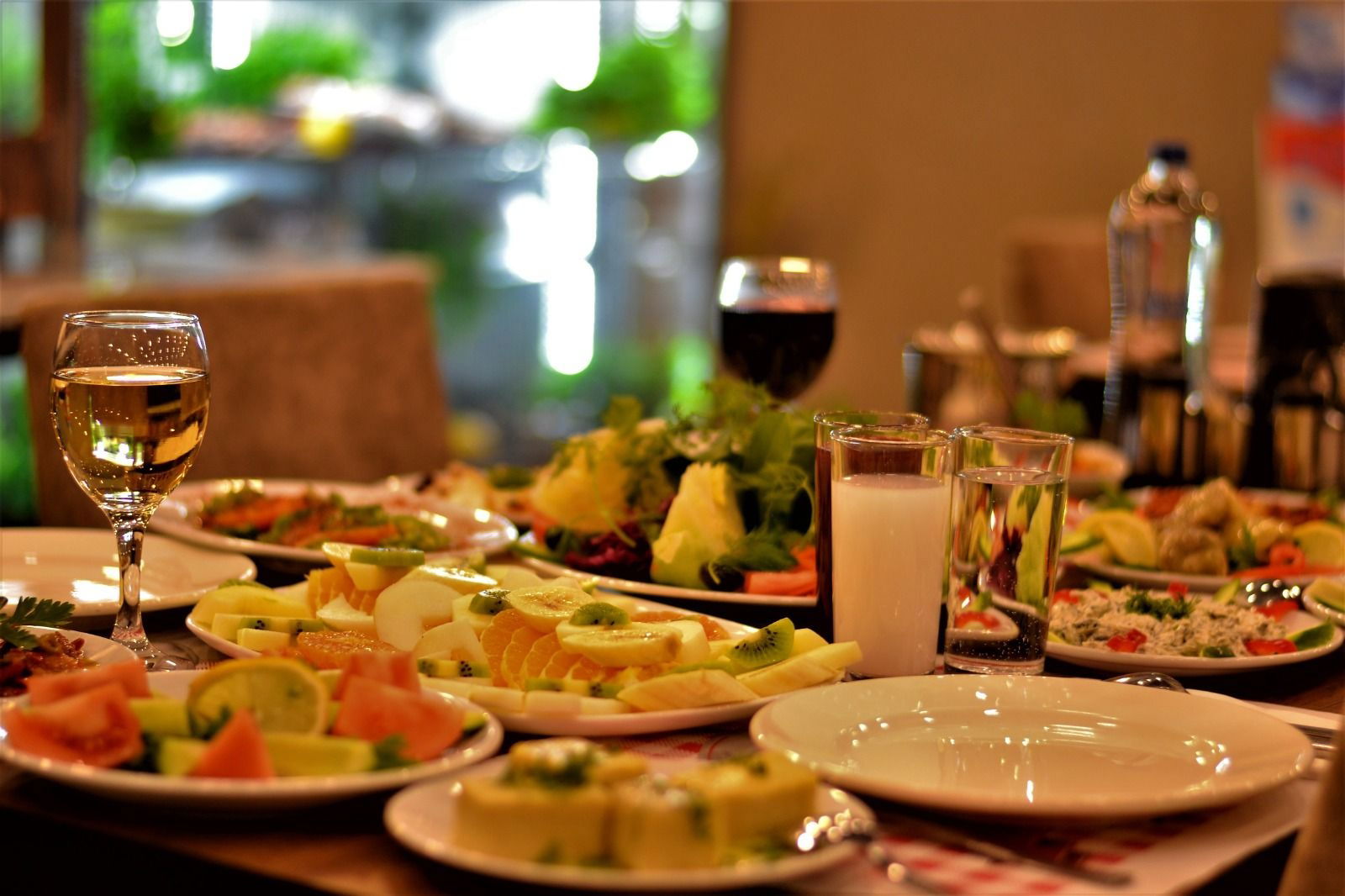 Lale Cafe & Restaurant