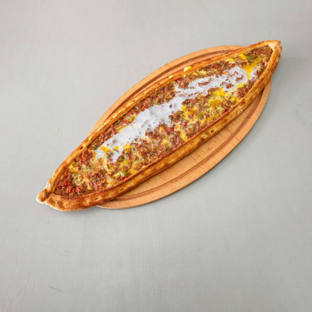 Kıymalı Yumurta Pide