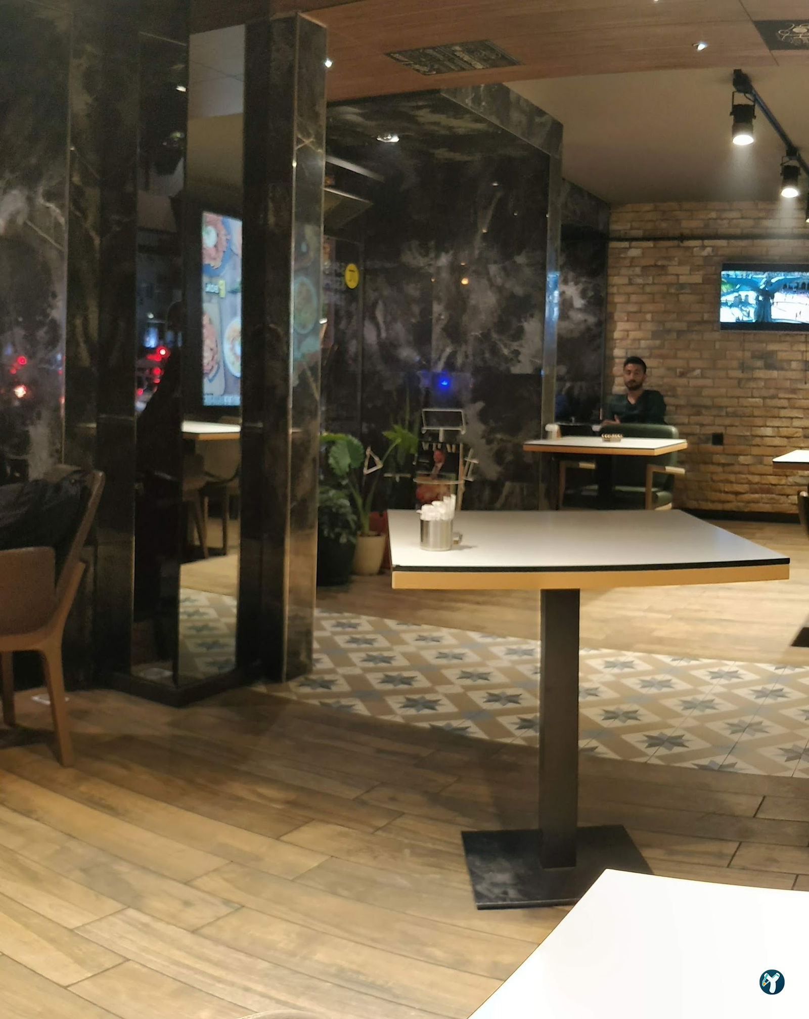 Pi Box Cafe