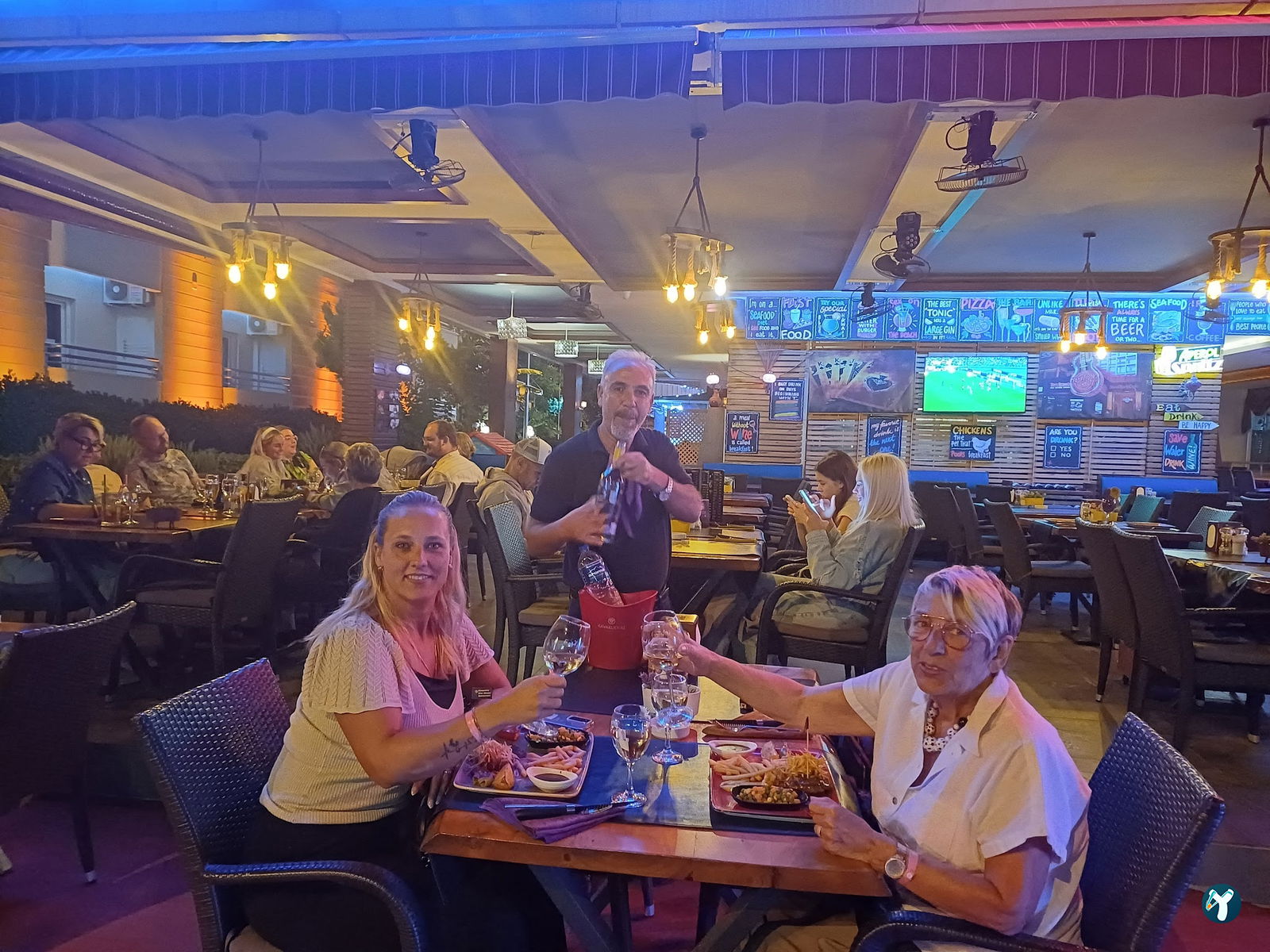 Kleopatra Blue Hawaii Restaurant