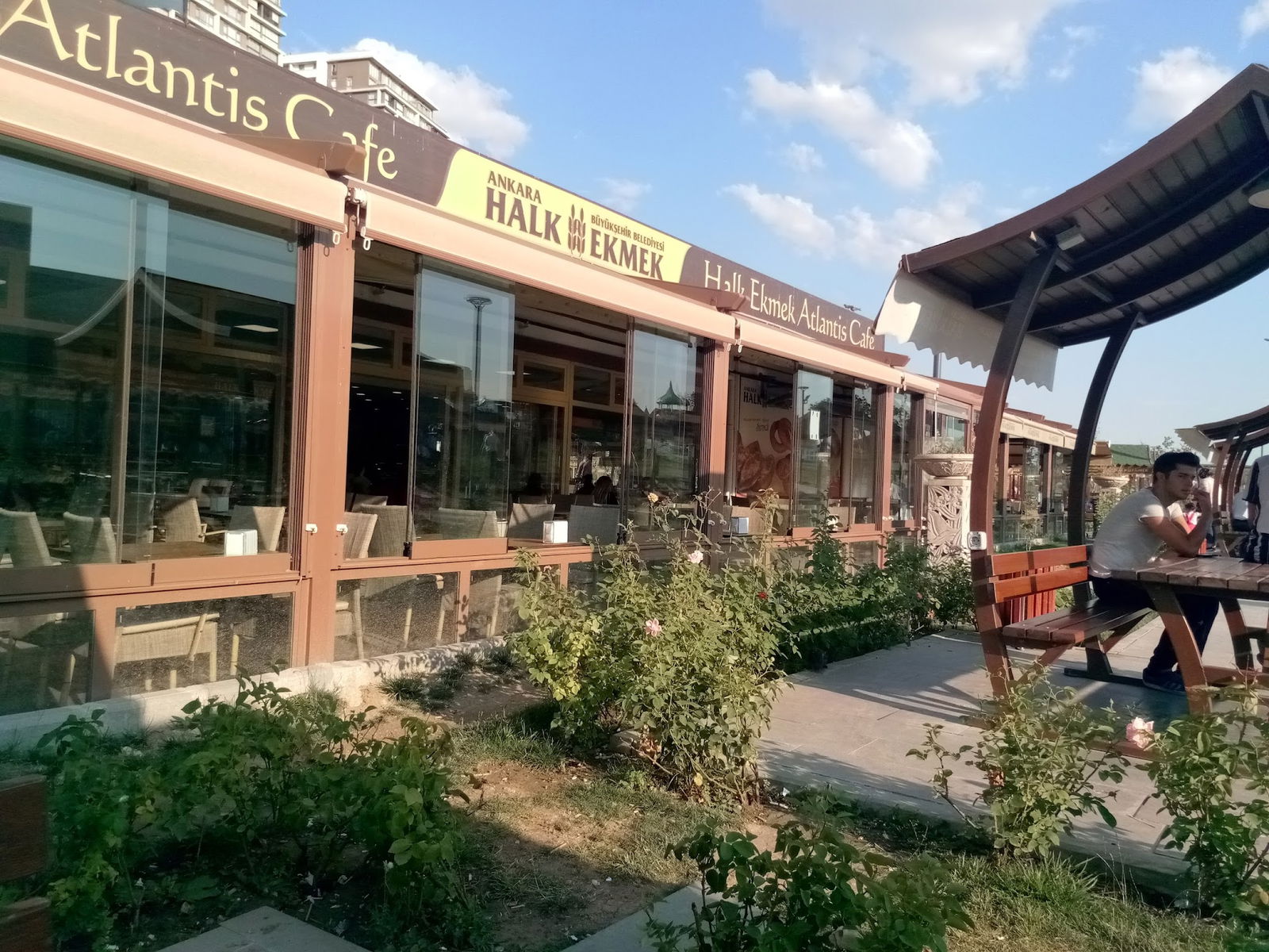 Halk Ekmek Atlantis Cafe