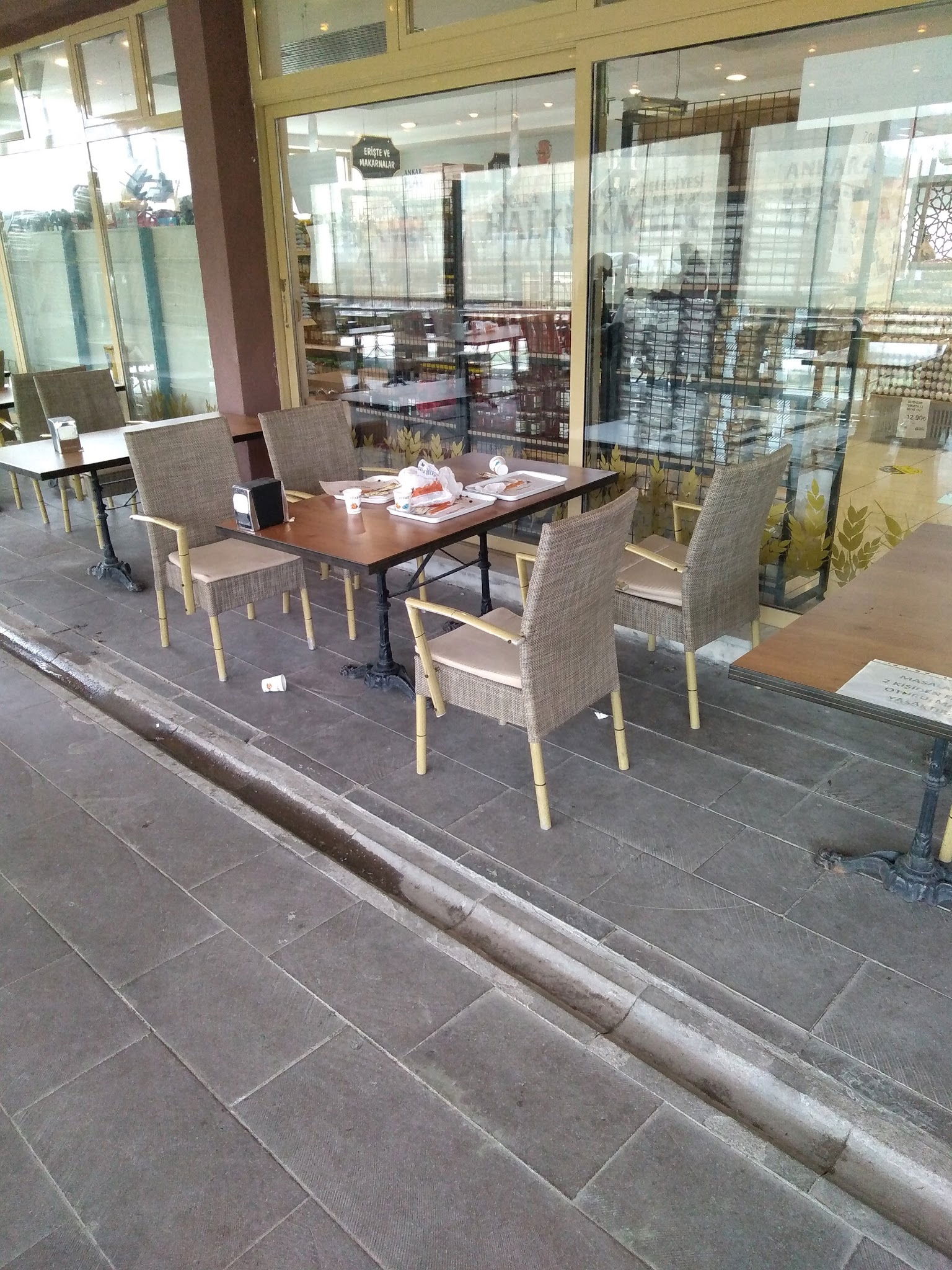 Halk Ekmek Atlantis Cafe