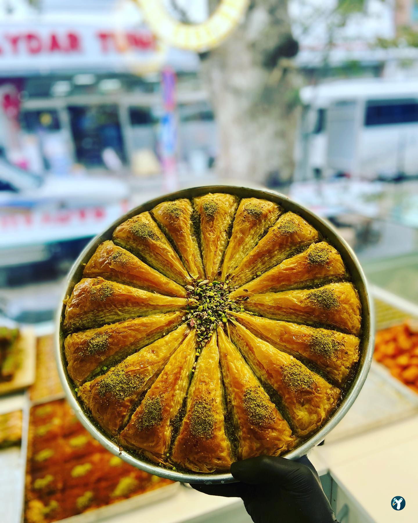 Tarihi Çınaraltı Tatlıcısı