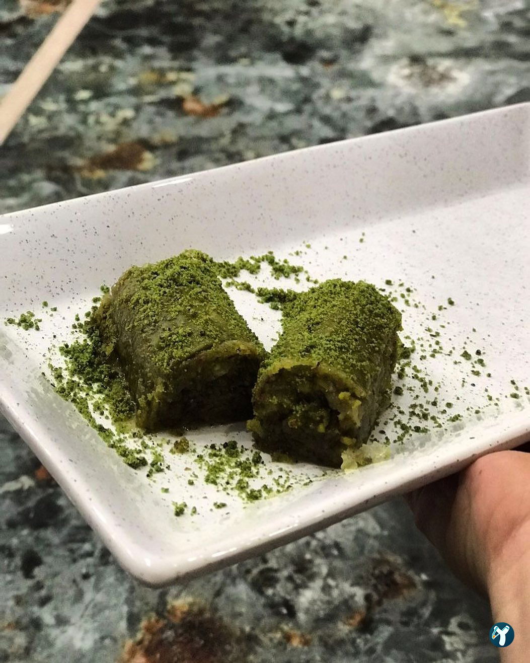 Tarihi Çınaraltı Tatlıcısı