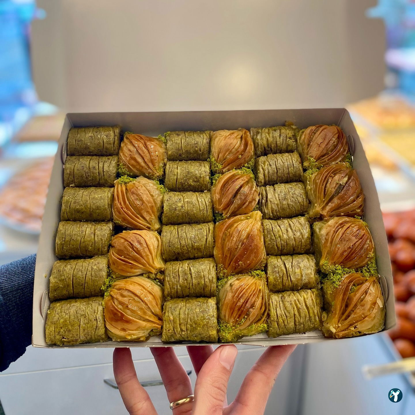 Tarihi Çınaraltı Tatlıcısı