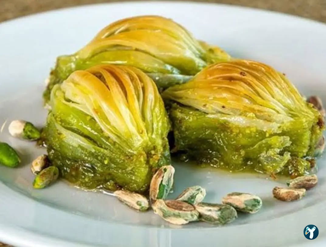 Tarihi Çınaraltı Tatlıcısı