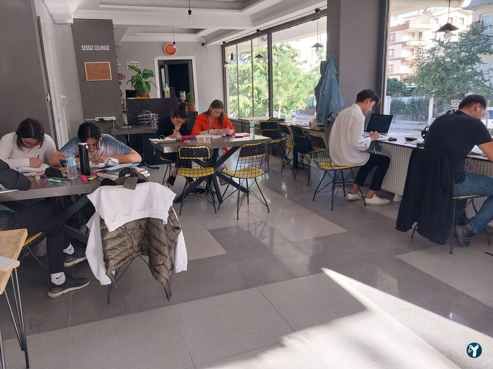 Keyfi̇ İkra Kütüphane Kafe