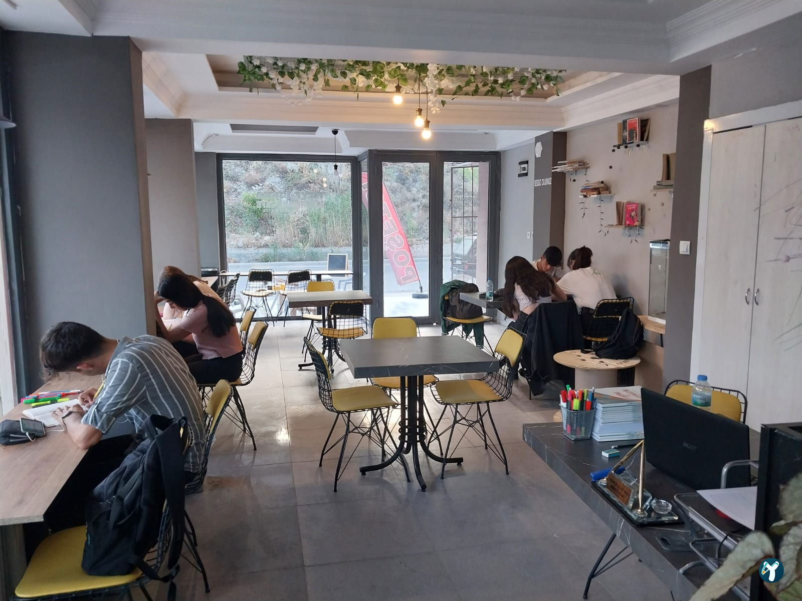 Keyfi̇ İkra Kütüphane Kafe