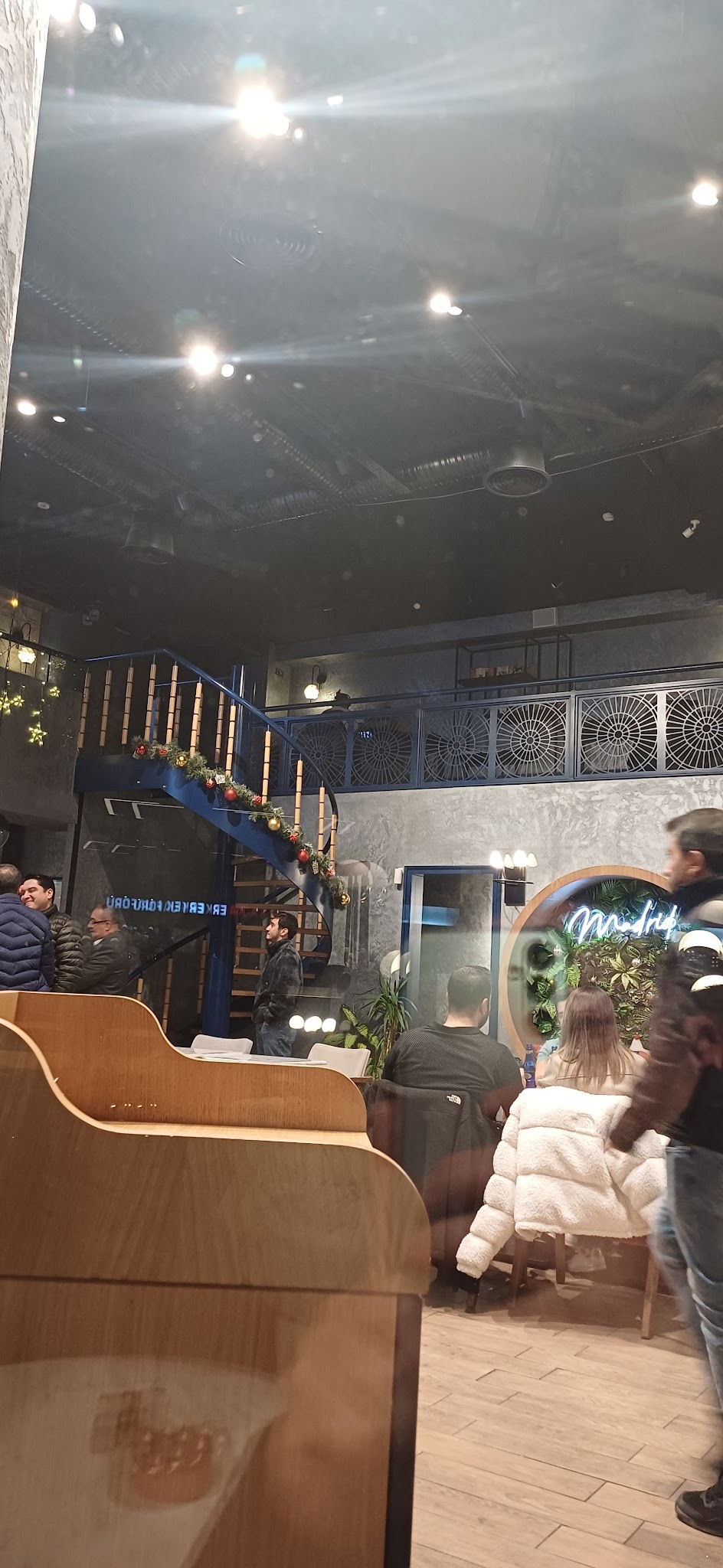 Coffee De Madrid Maidan