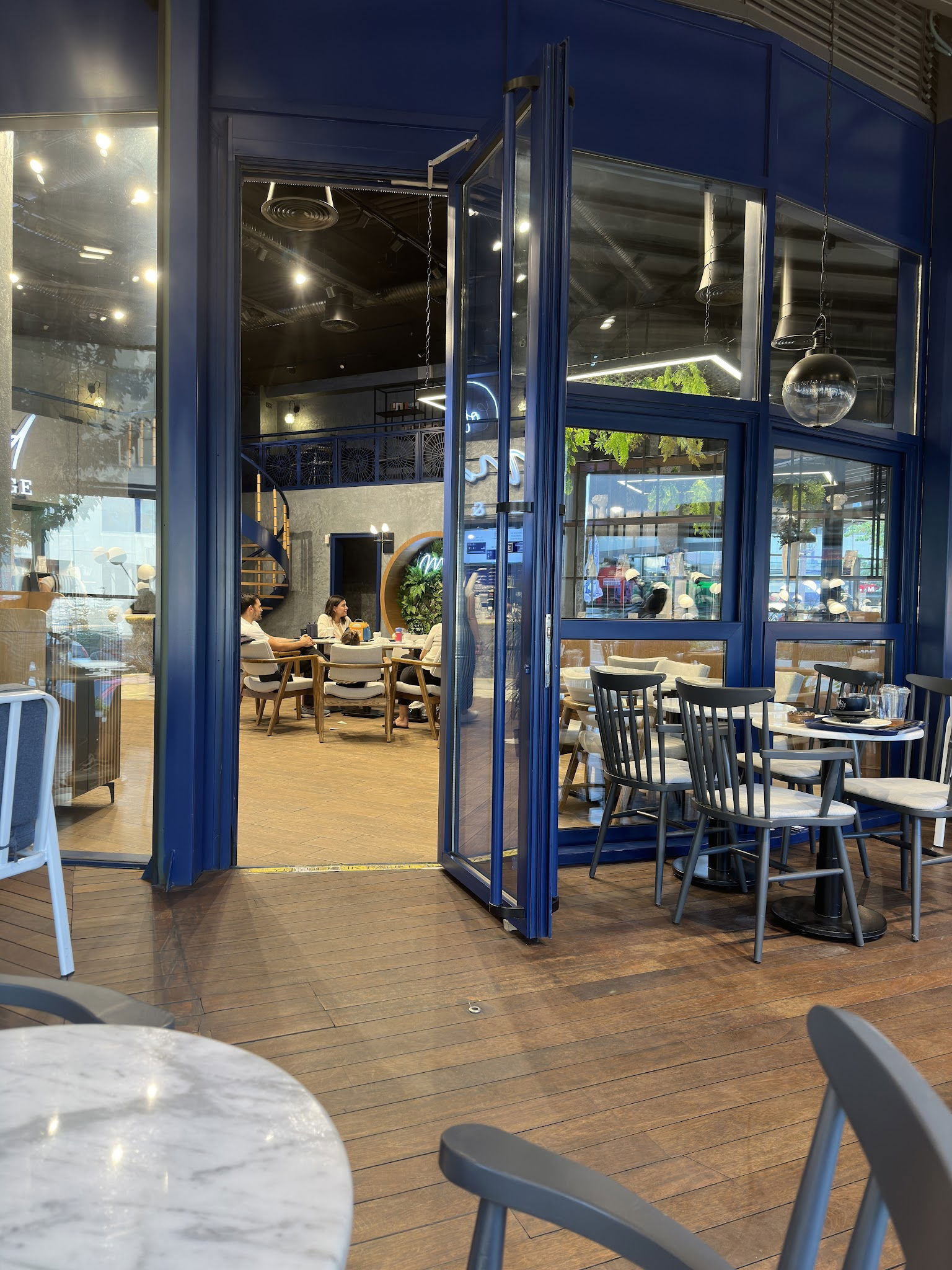 Coffee De Madrid Maidan