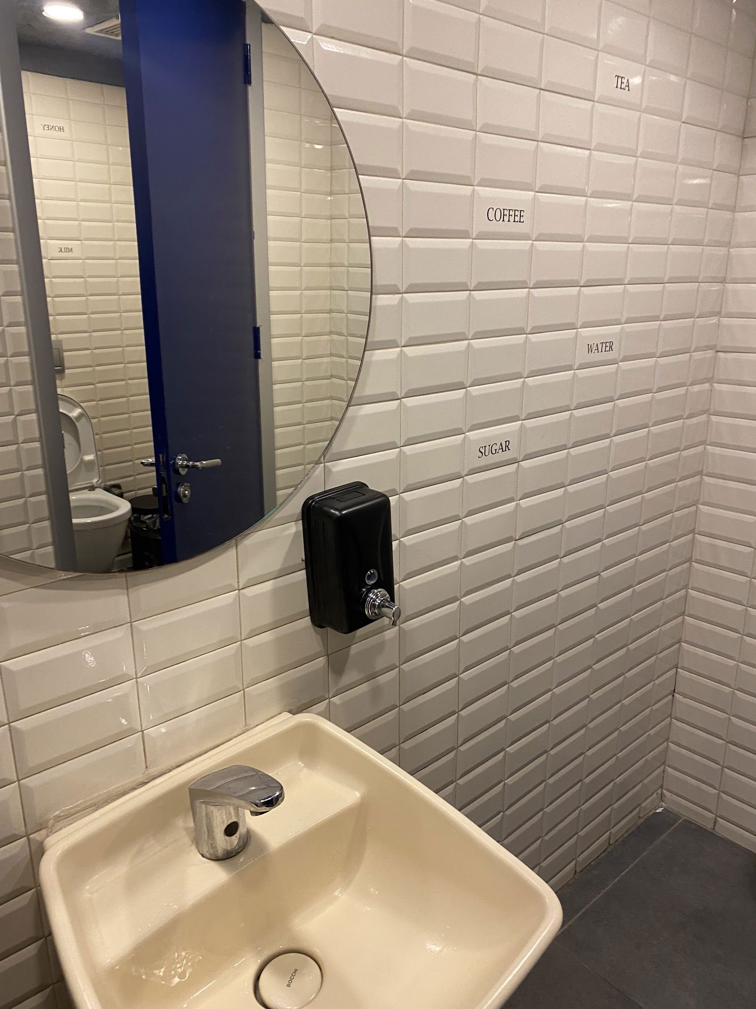 Coffee De Madrid Maidan