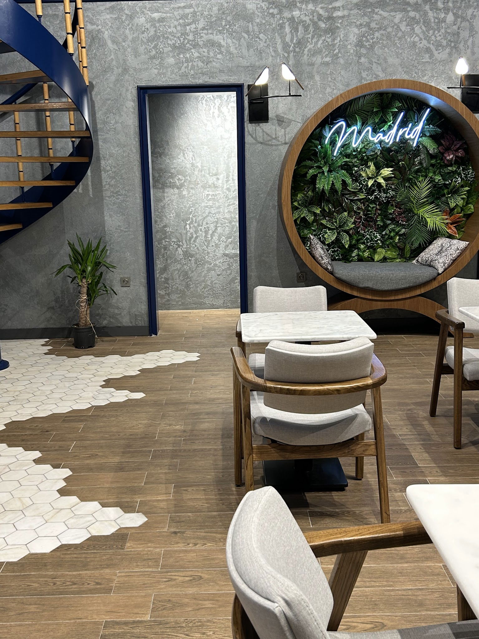 Coffee De Madrid Maidan