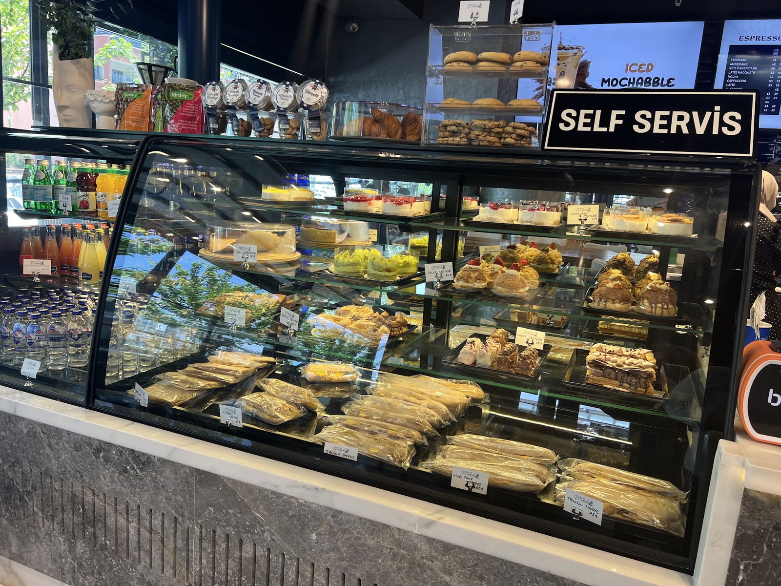 Coffee De Madrid Maidan