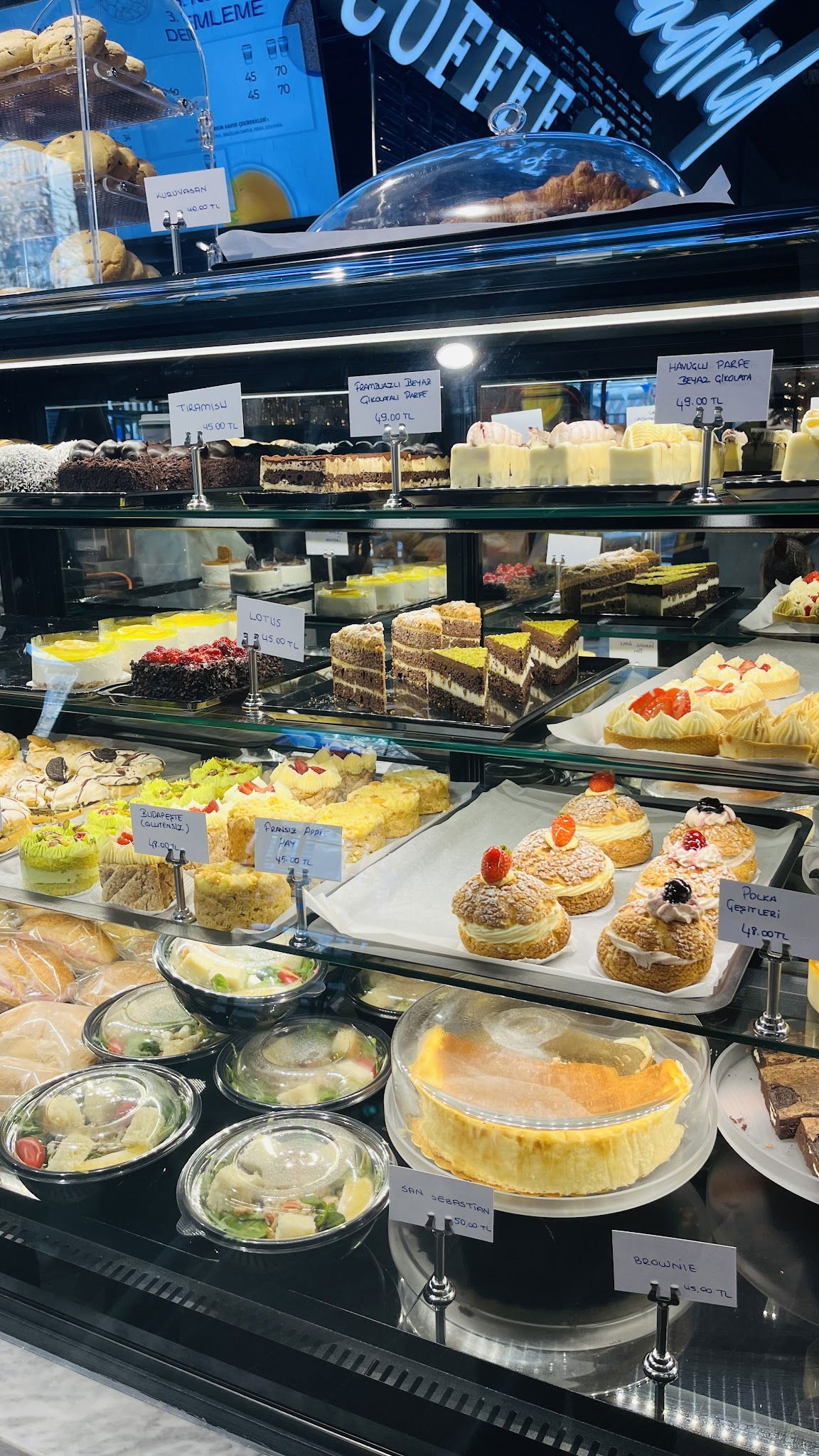 Coffee De Madrid Maidan