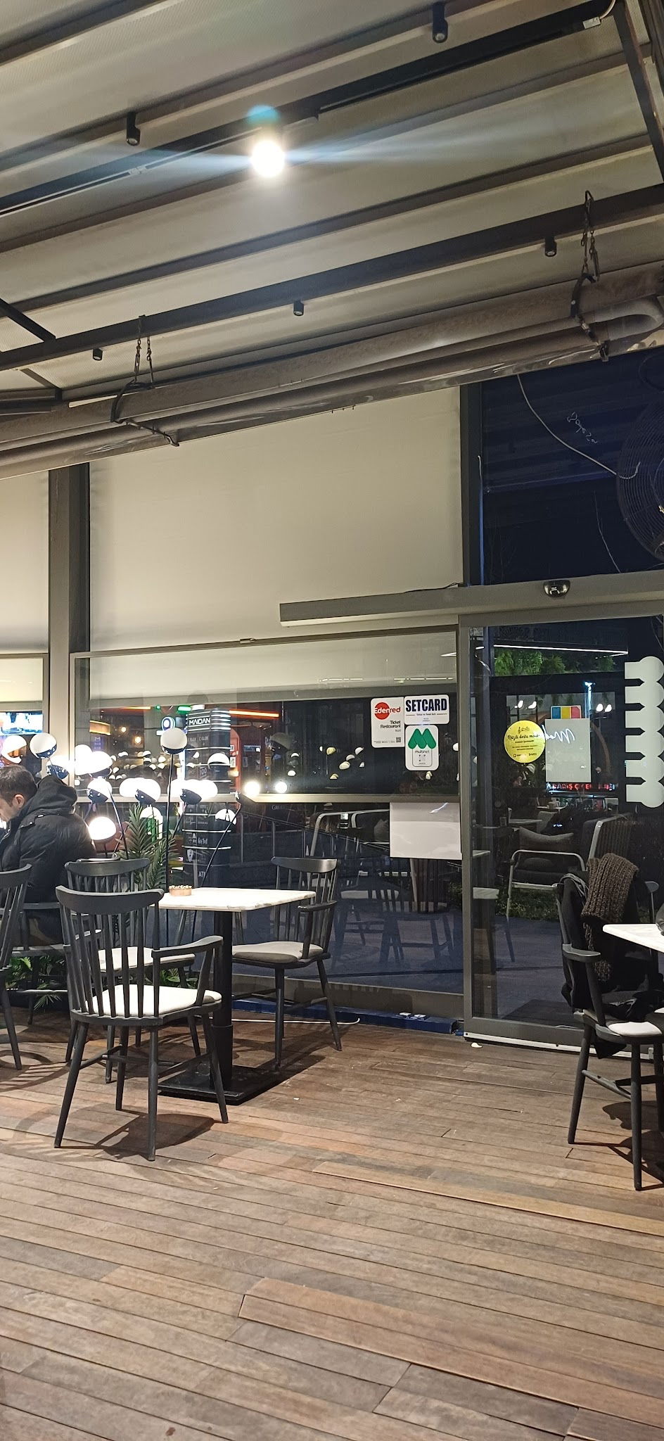 Coffee De Madrid Maidan