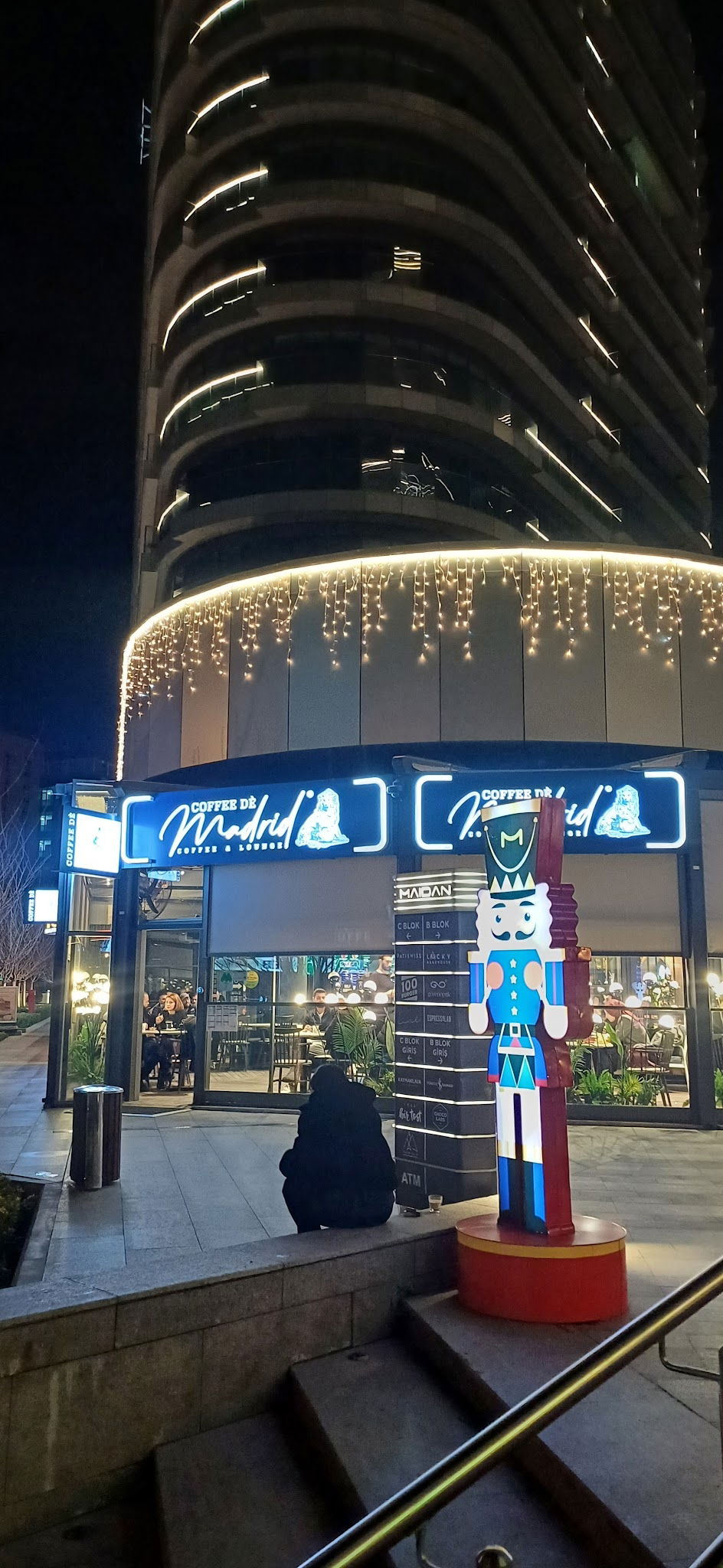 Coffee De Madrid Maidan
