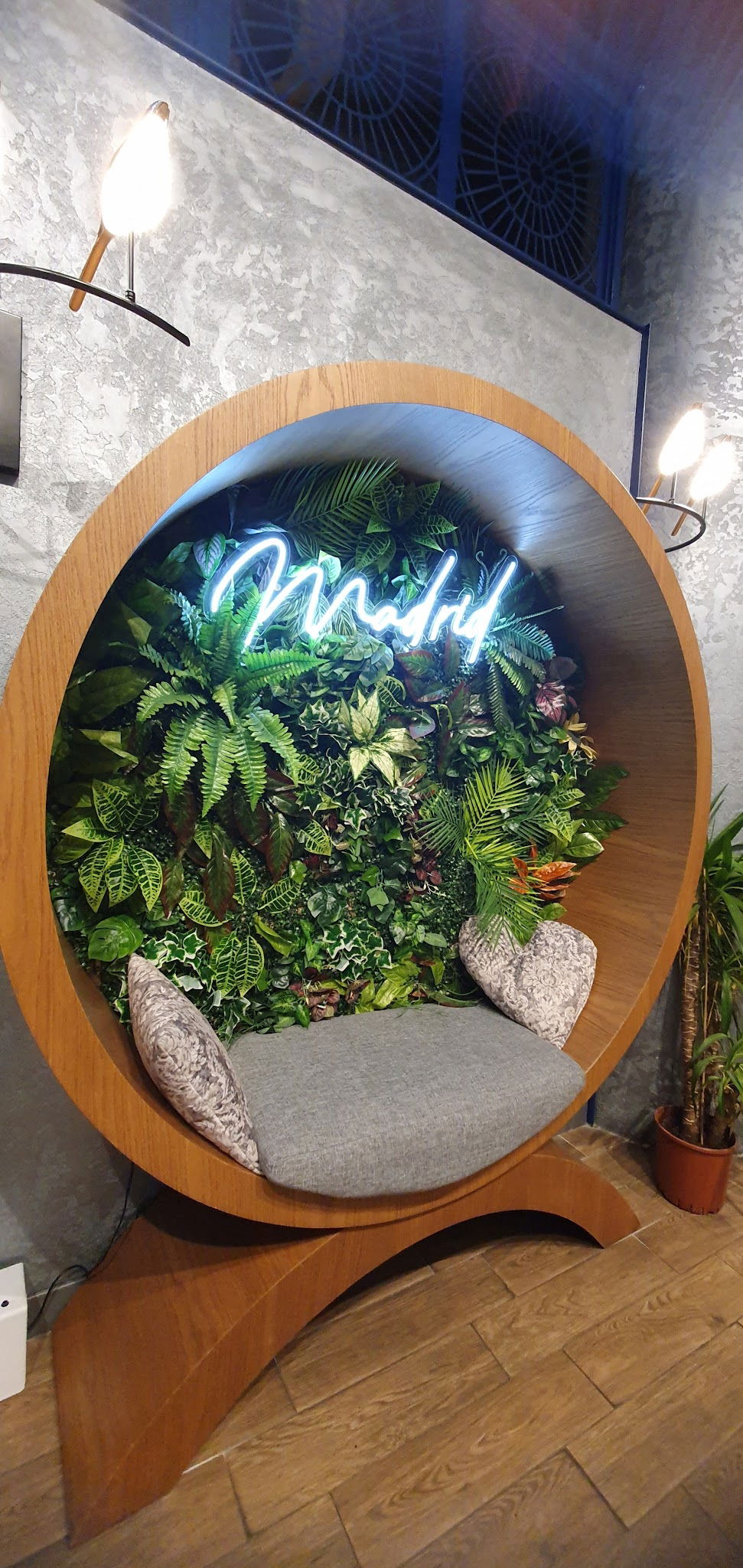 Coffee De Madrid Maidan