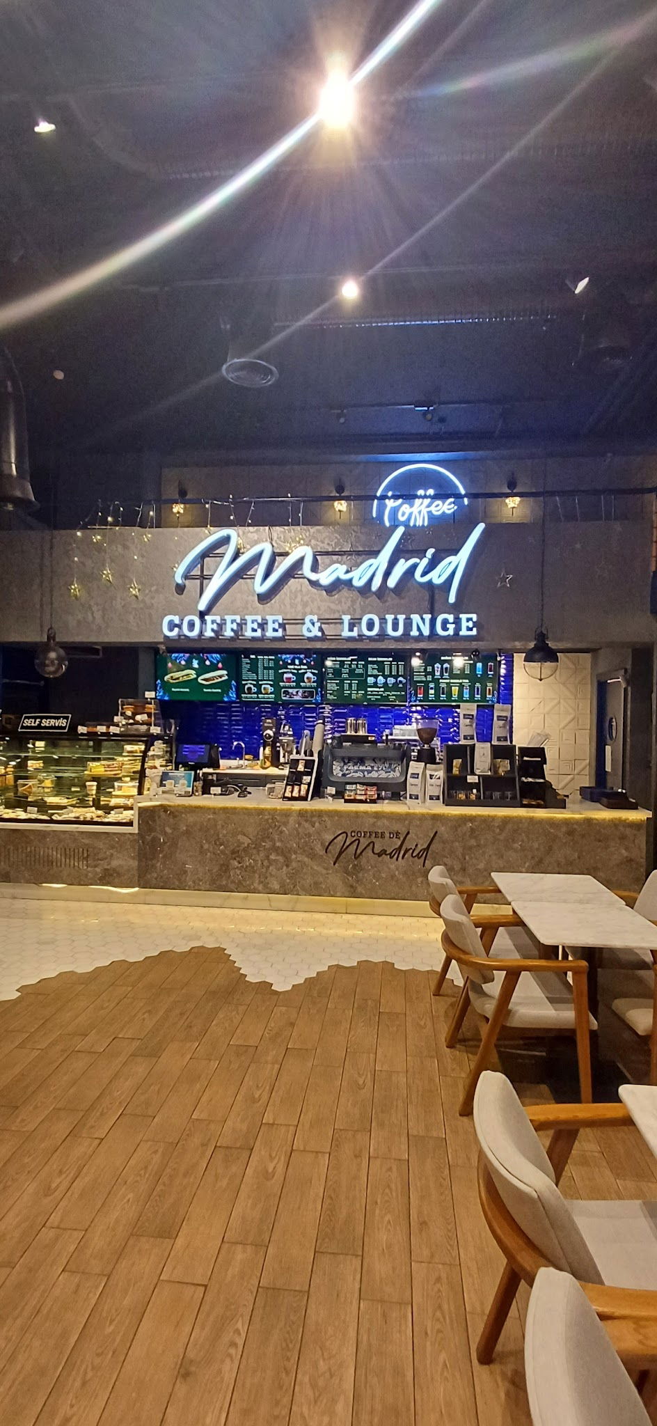 Coffee De Madrid Maidan