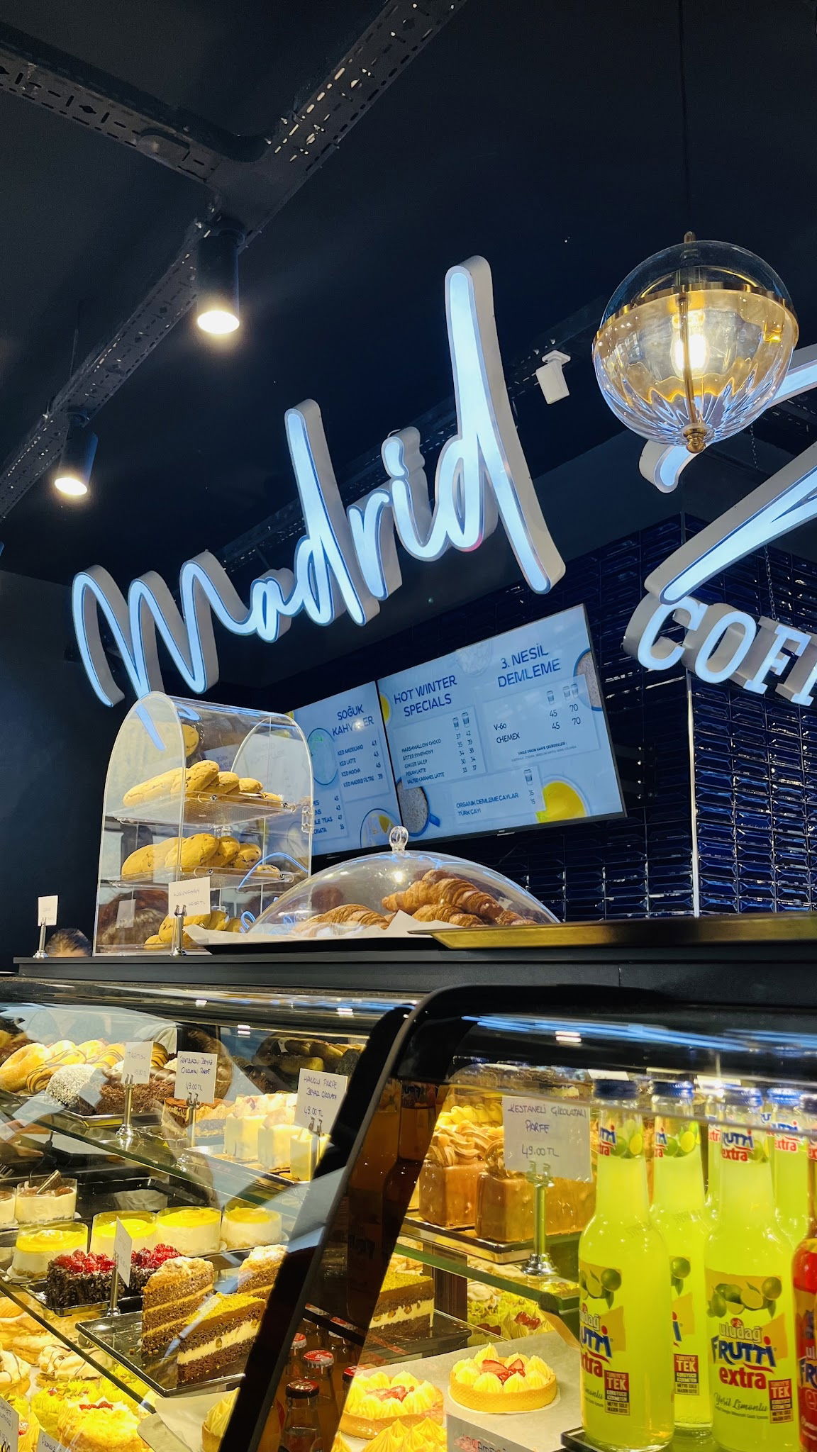 Coffee De Madrid Maidan