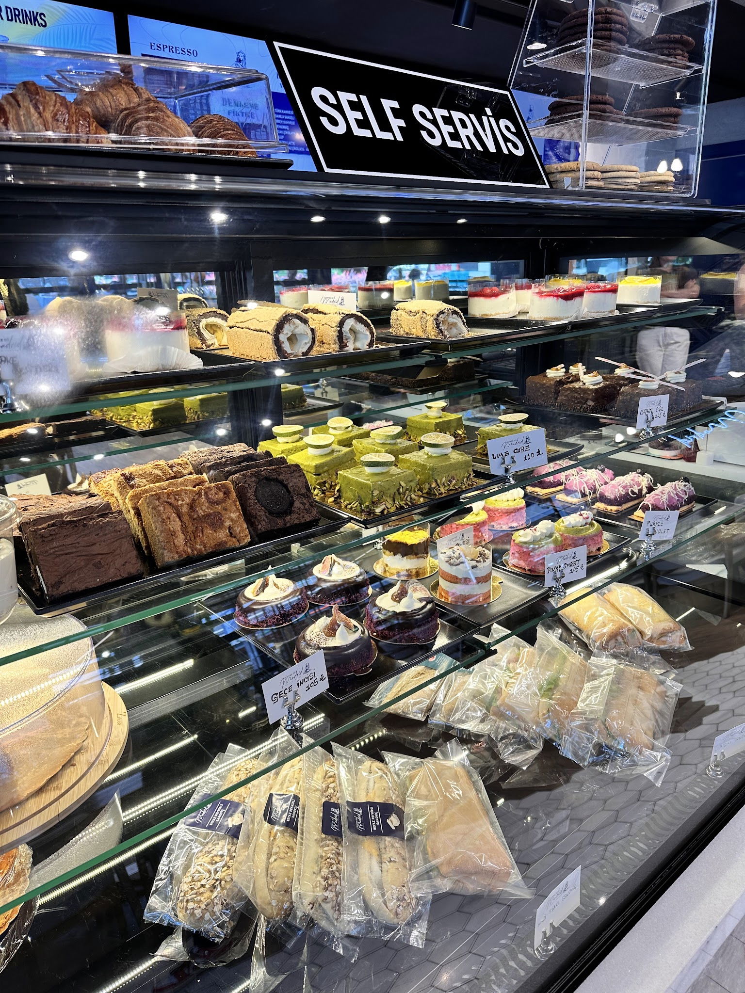 Coffee De Madrid Maidan