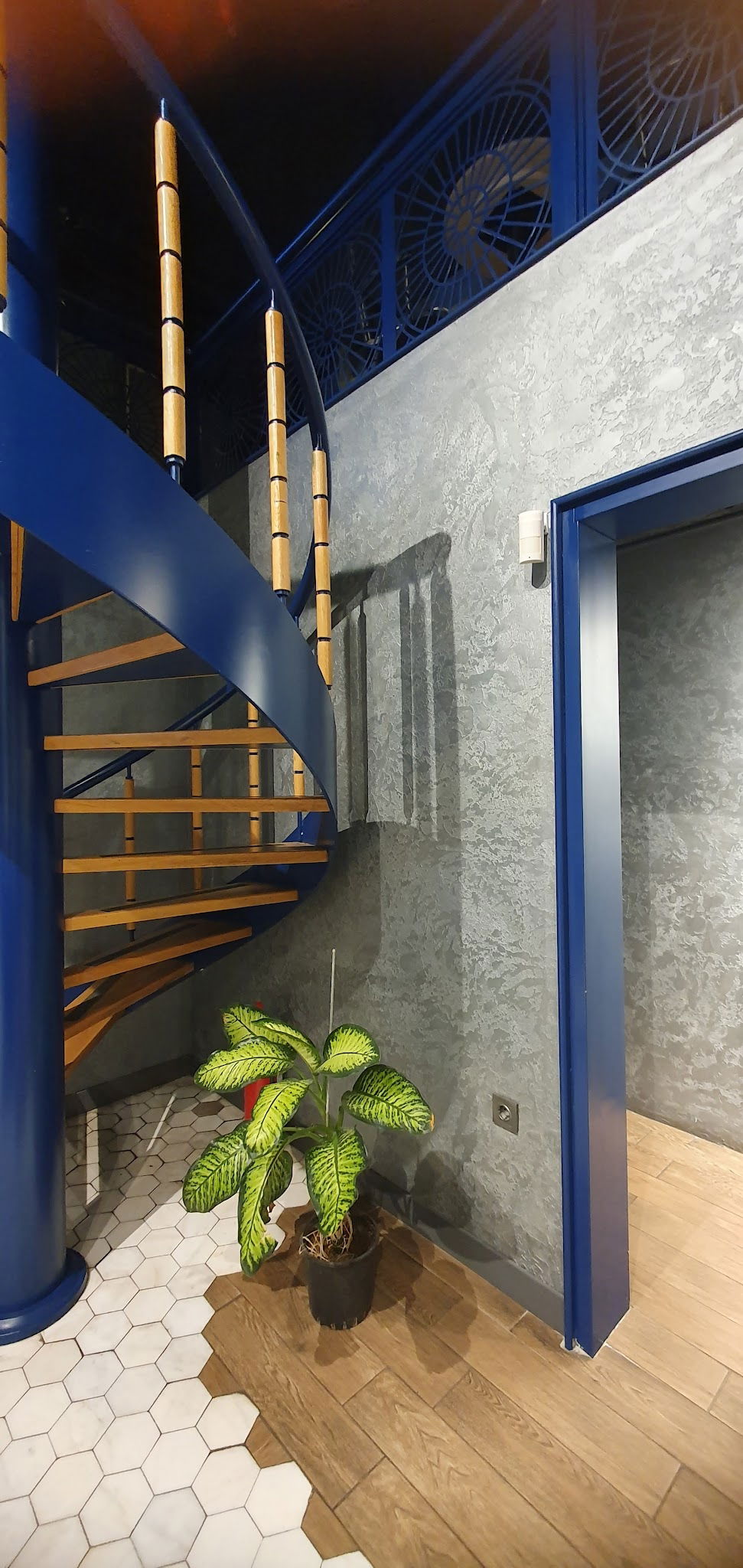 Coffee De Madrid Maidan