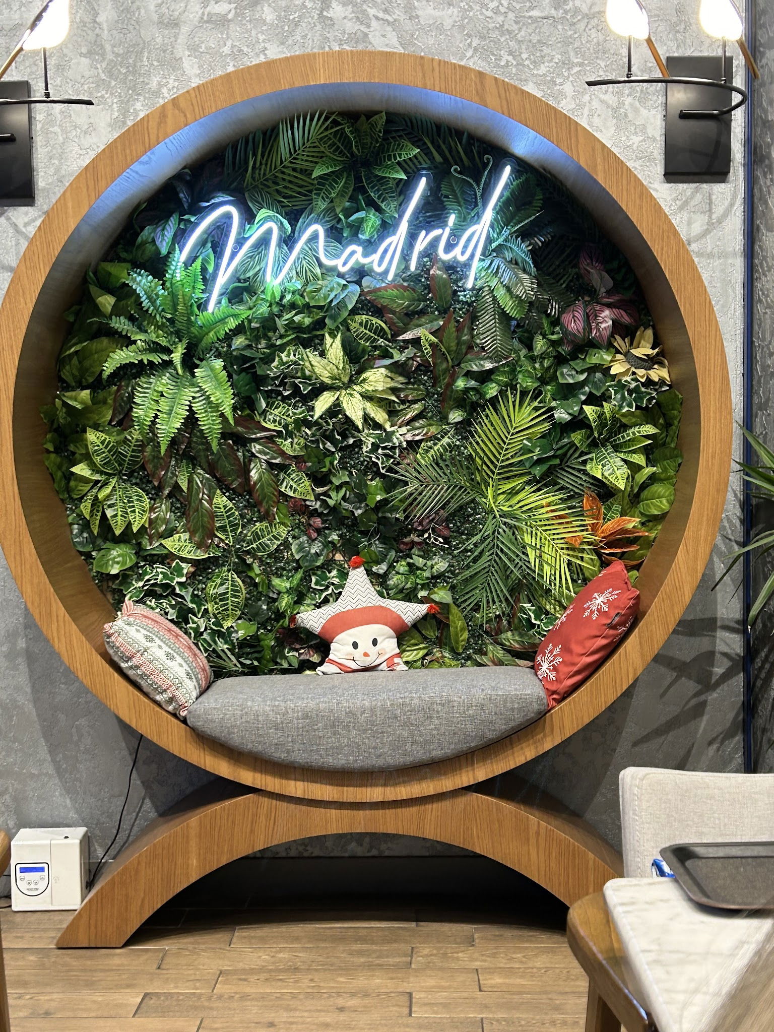 Coffee De Madrid Maidan